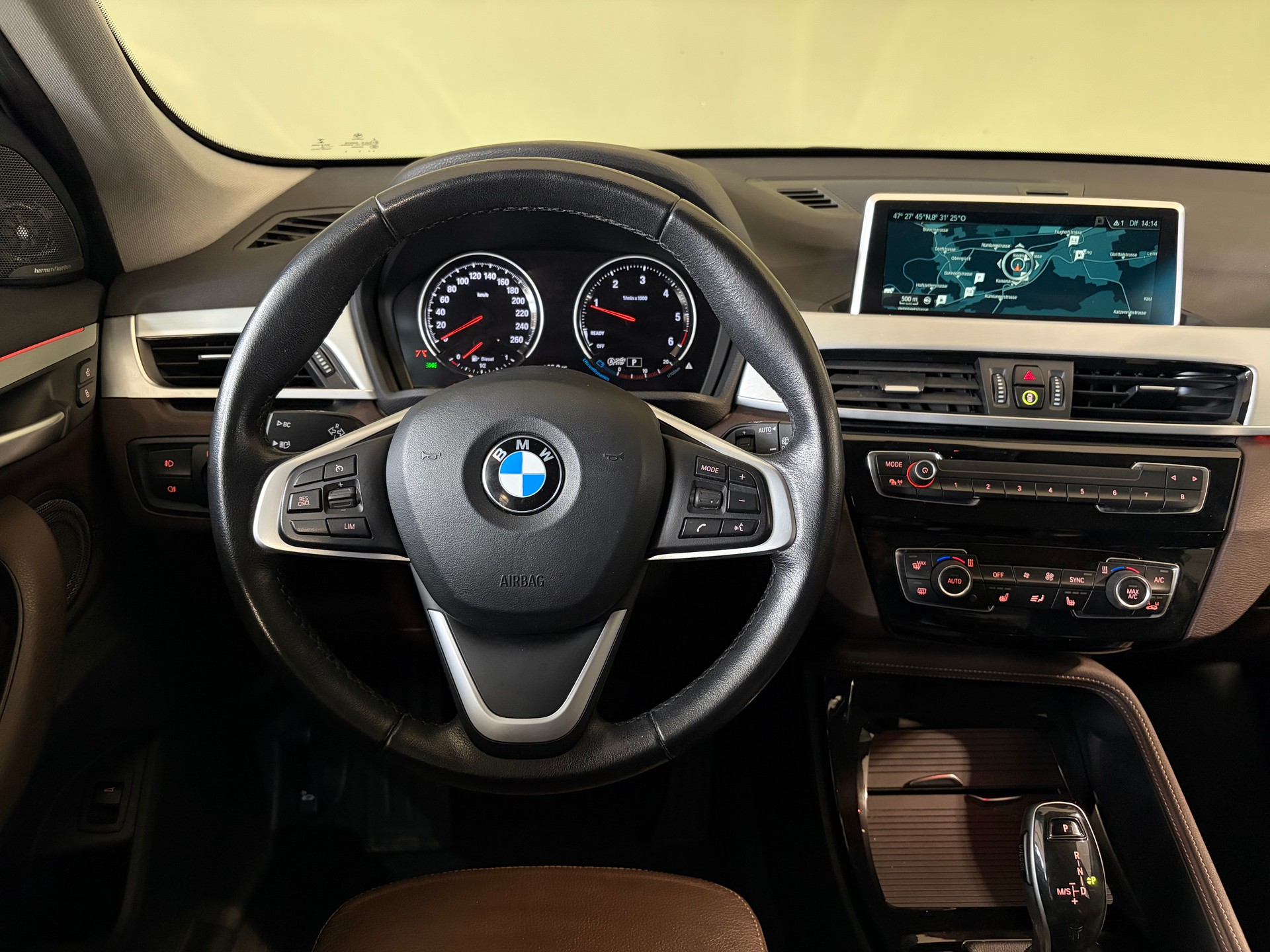 BMW X1 xDrive 20d Sport Line Steptronic*CH-Fahrzeug*-image-10