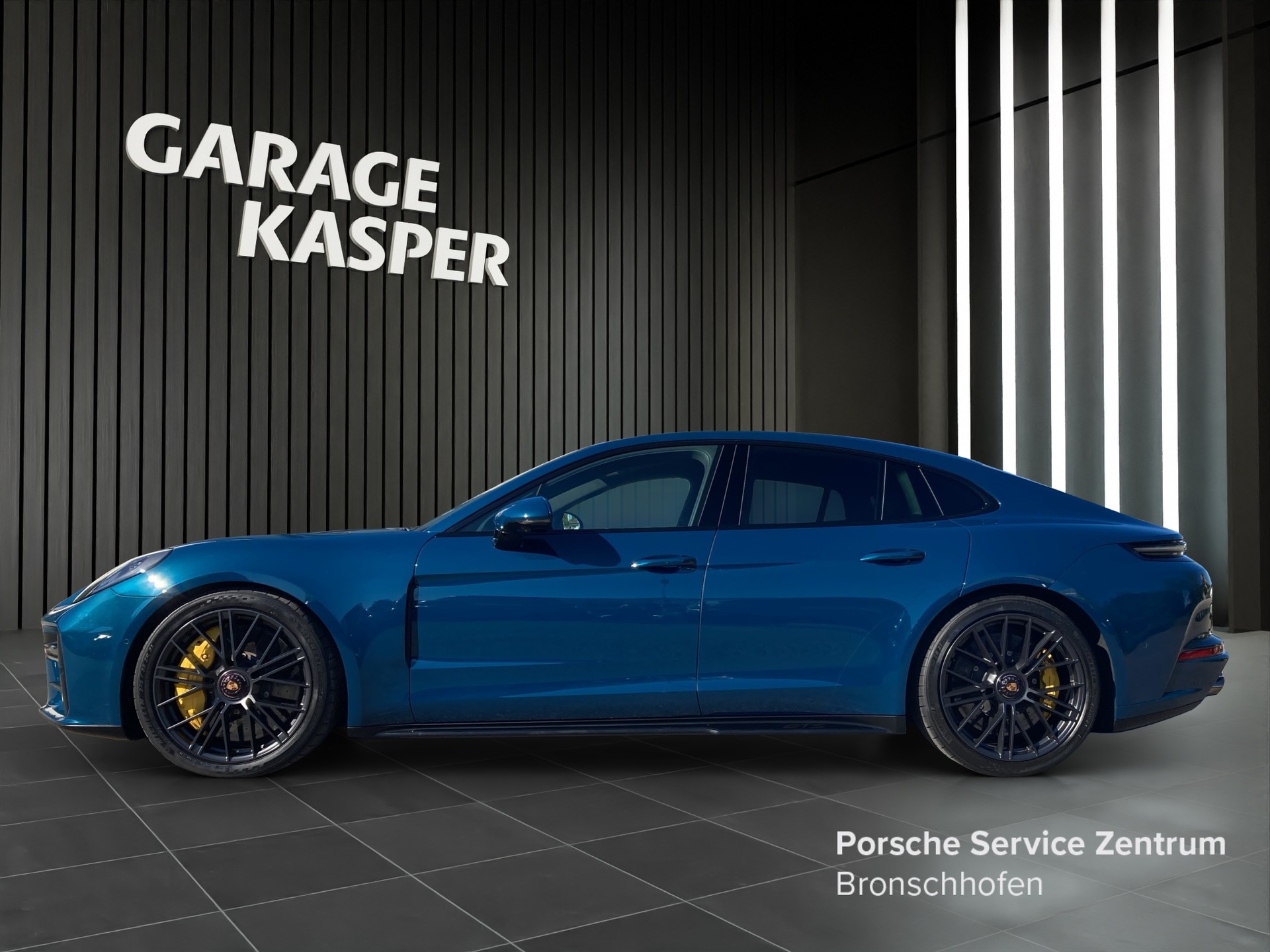 PORSCHE Panamera GTS-showroom-element-1