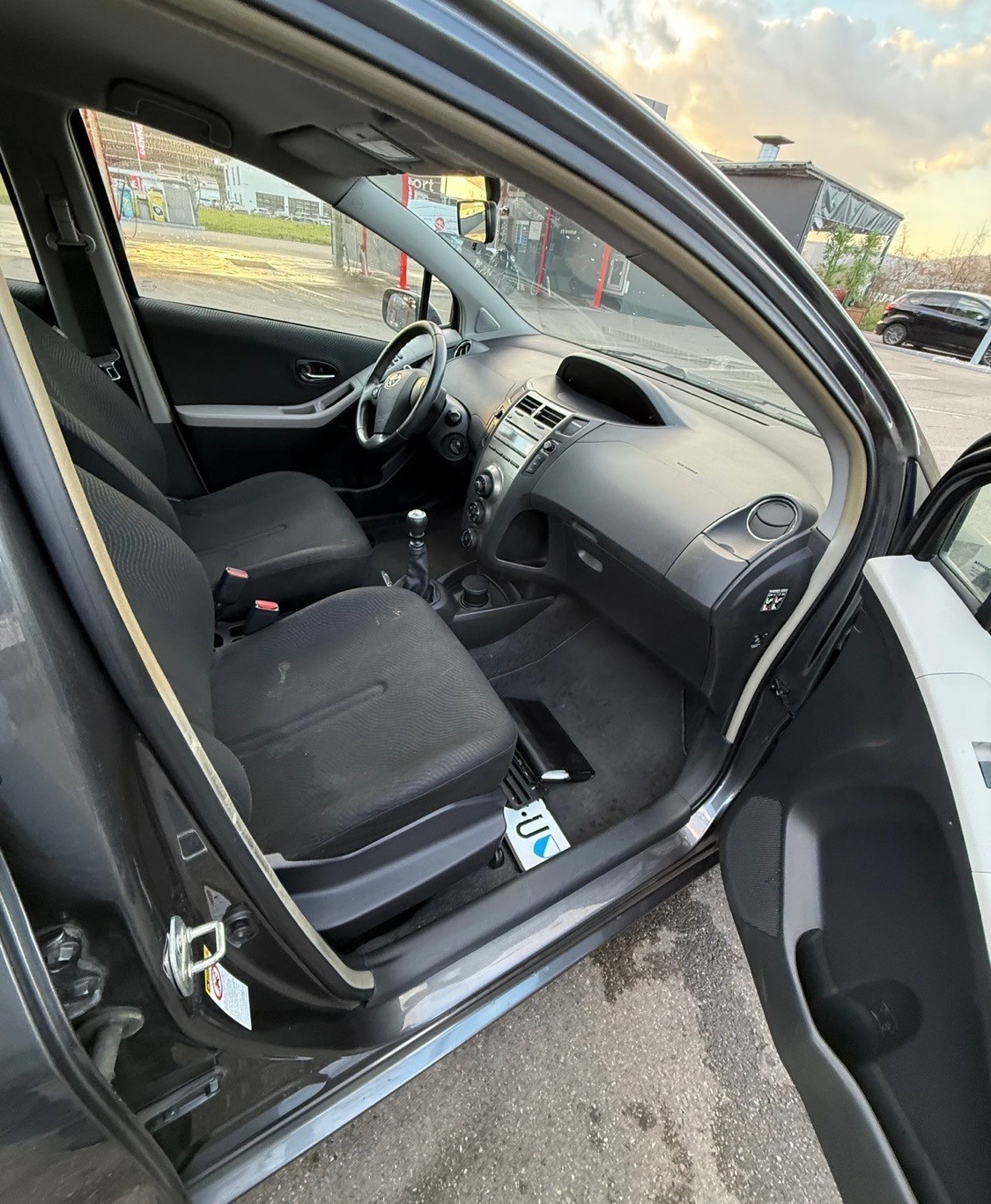 TOYOTA Yaris 1.33 Linea Sol-image-14