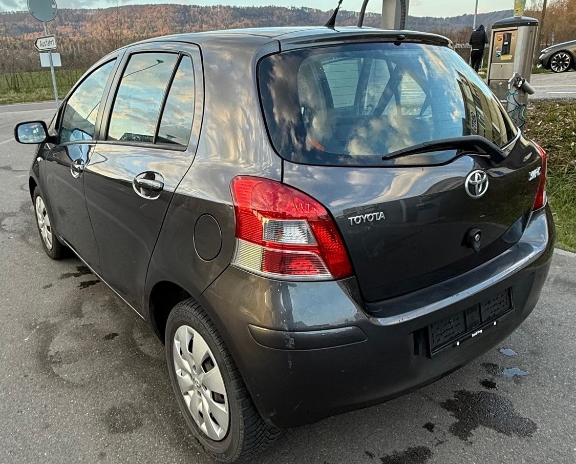 TOYOTA Yaris 1.33 Linea Sol-image-3