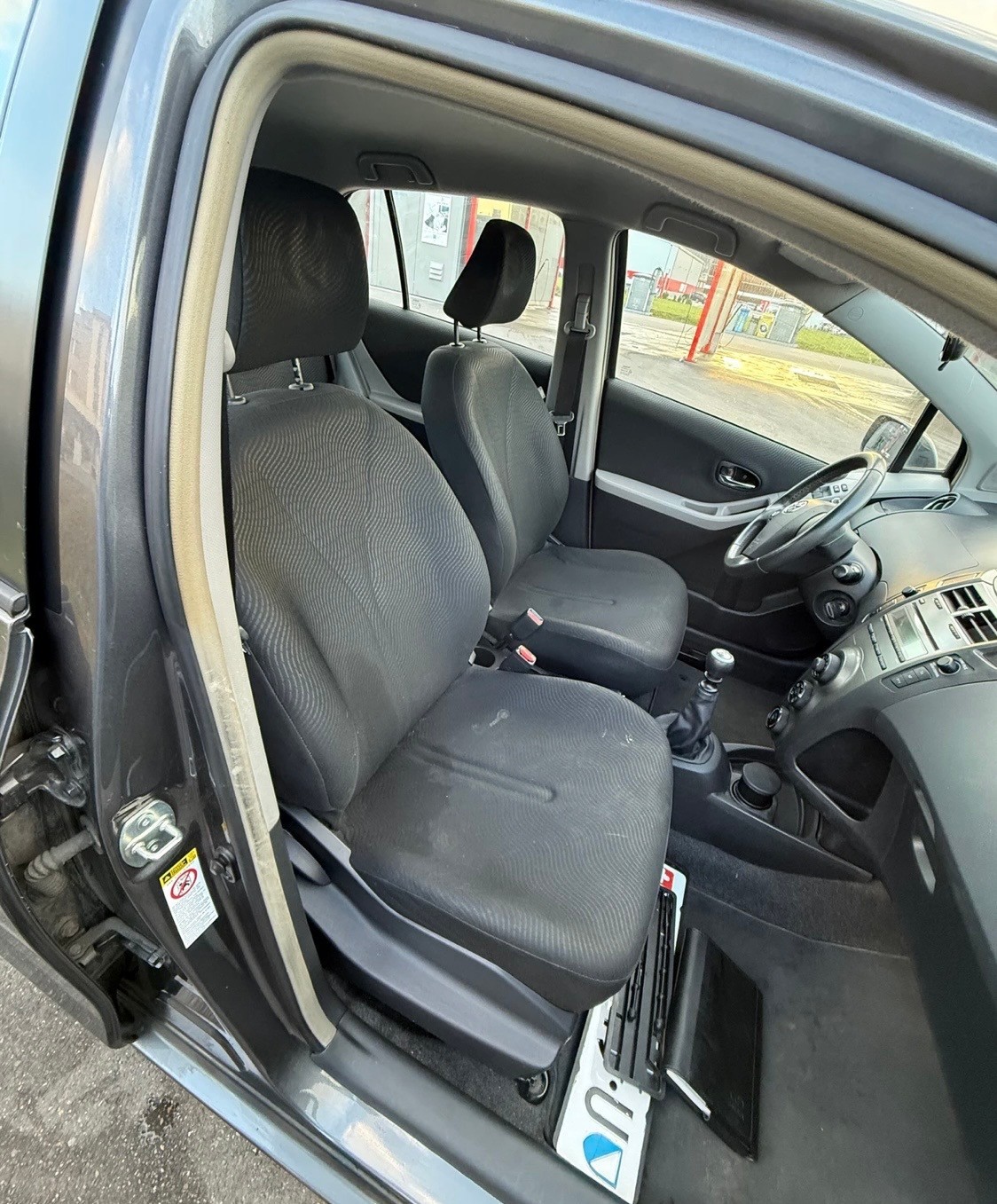 TOYOTA Yaris 1.33 Linea Sol-image-12