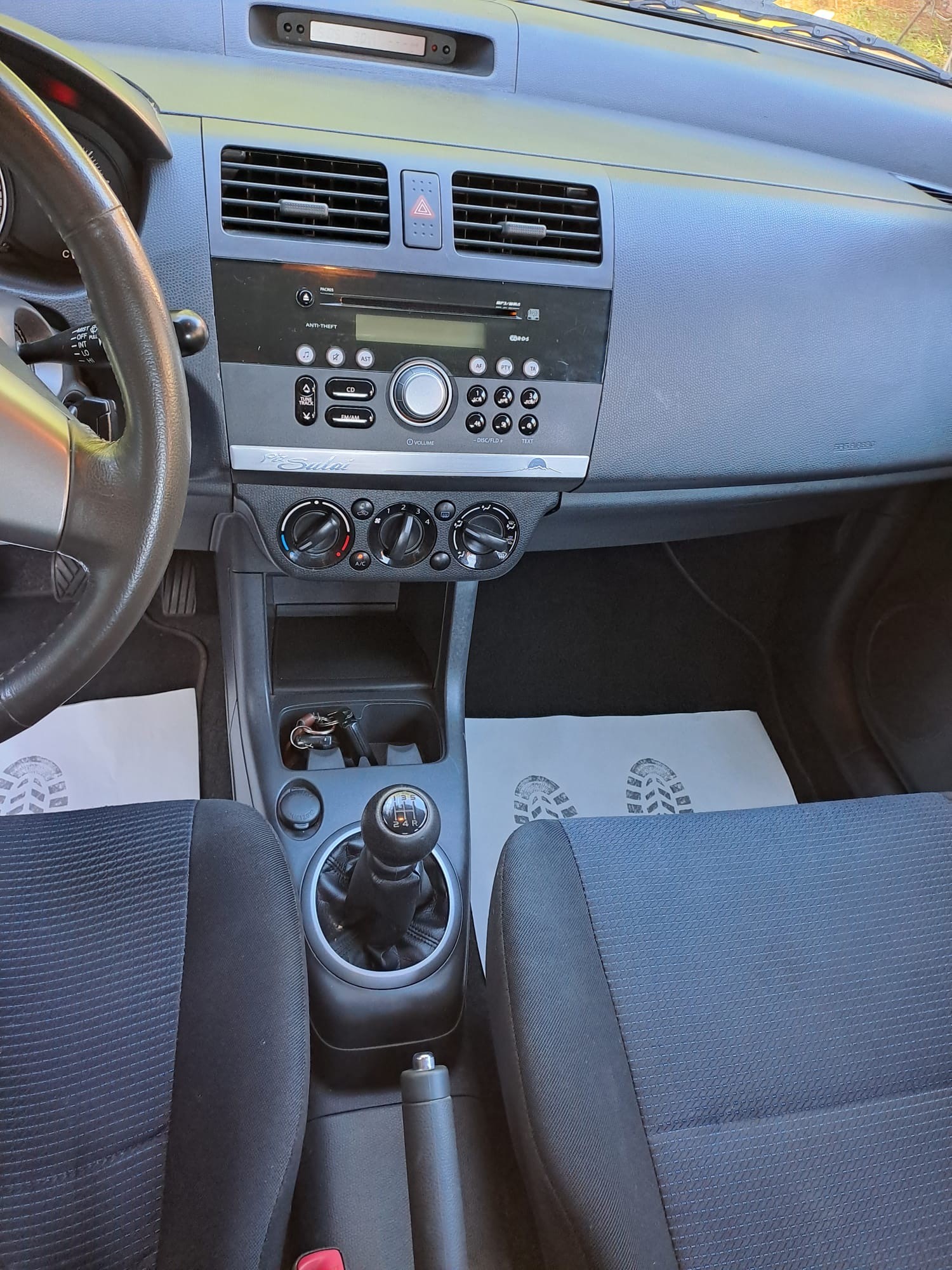 SUZUKI Swift 1.3i 16V GL Top 4x4-image-9