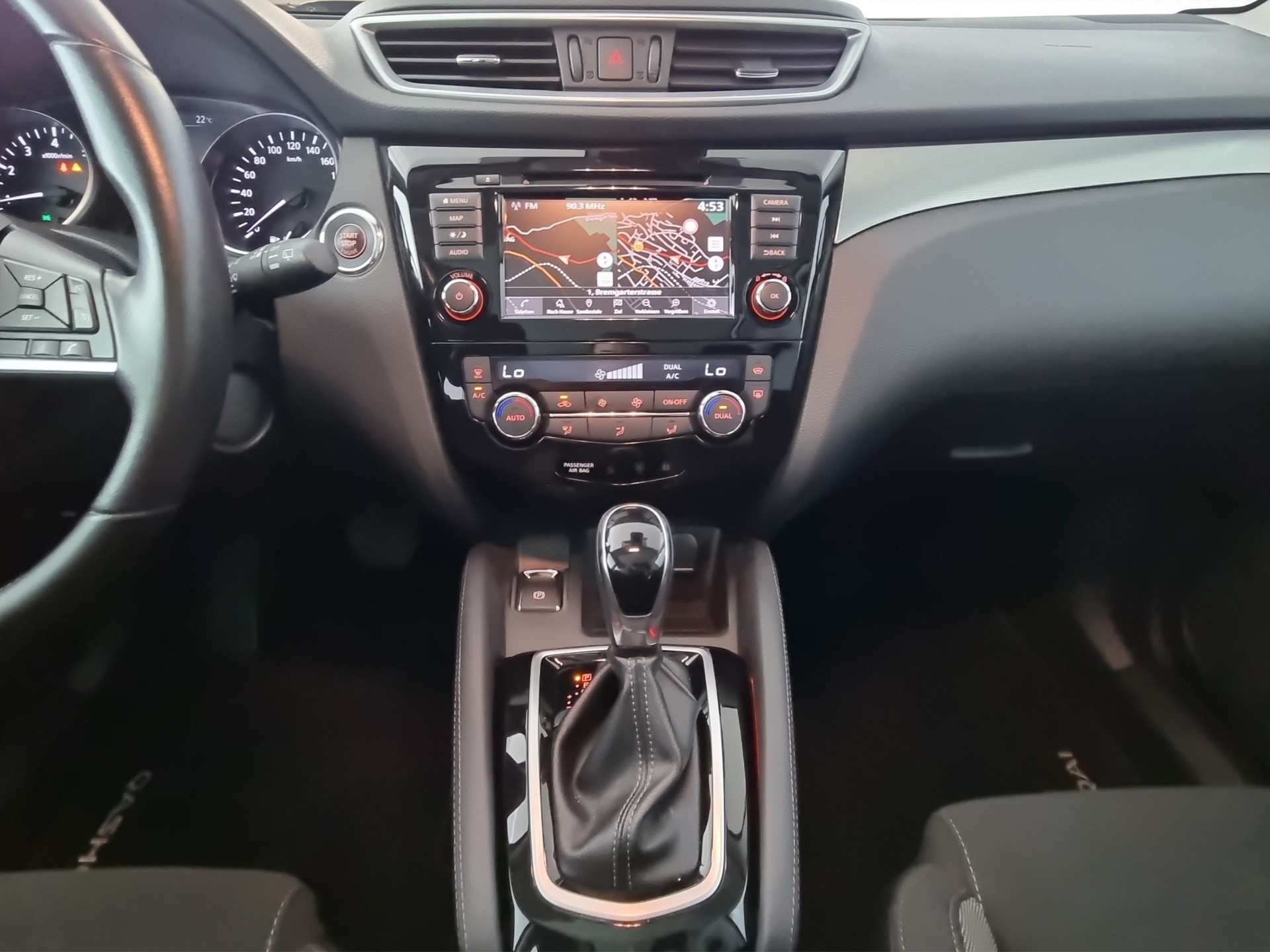NISSAN Qashqai 1.3 DIG-T 160 Acenta-image-9