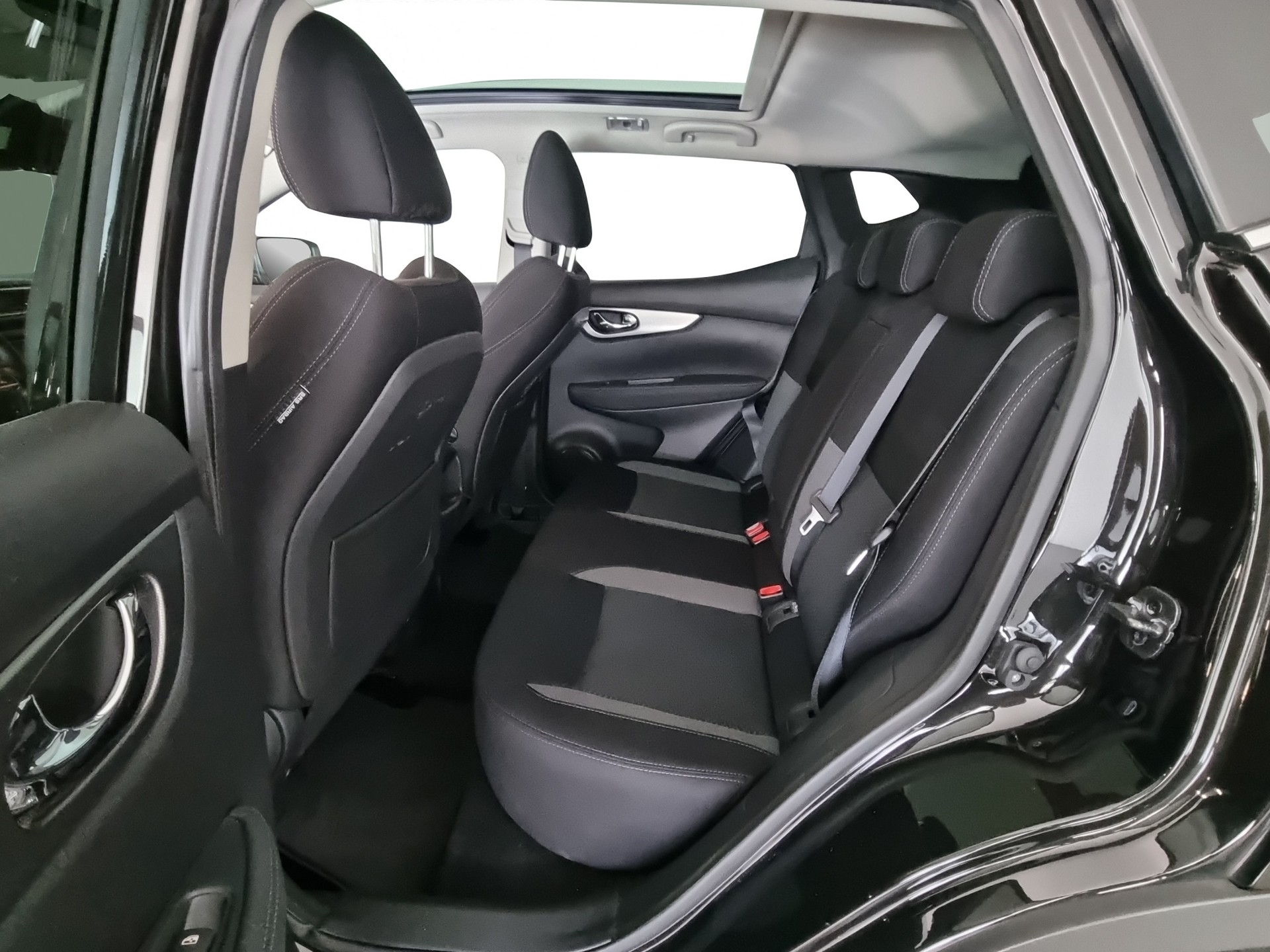 NISSAN Qashqai 1.3 DIG-T 160 Acenta-image-6