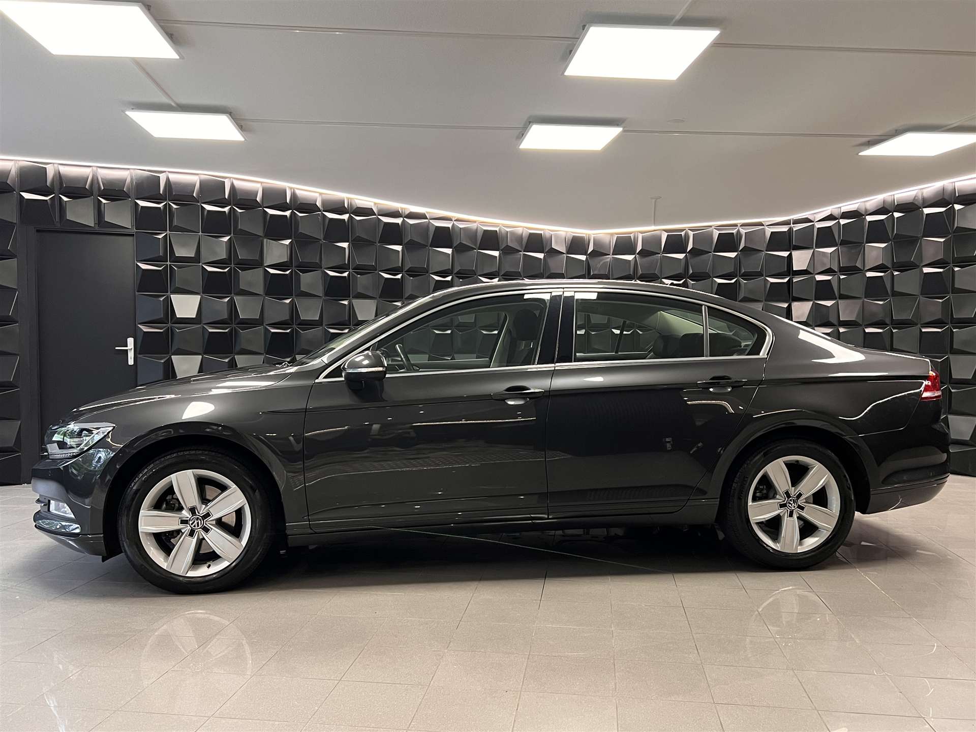 VW Passat 1.4 TSI ACT BMT Comfortline DSG-showroom-element-1