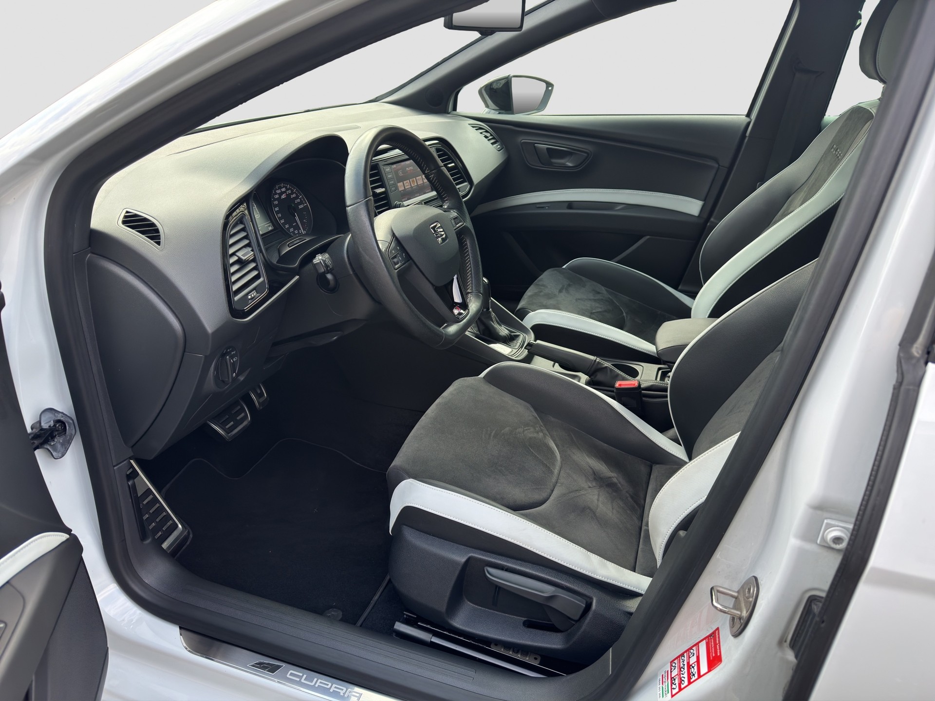 SEAT Leon 2.0 TSI Cupra 280 DSG-image-9