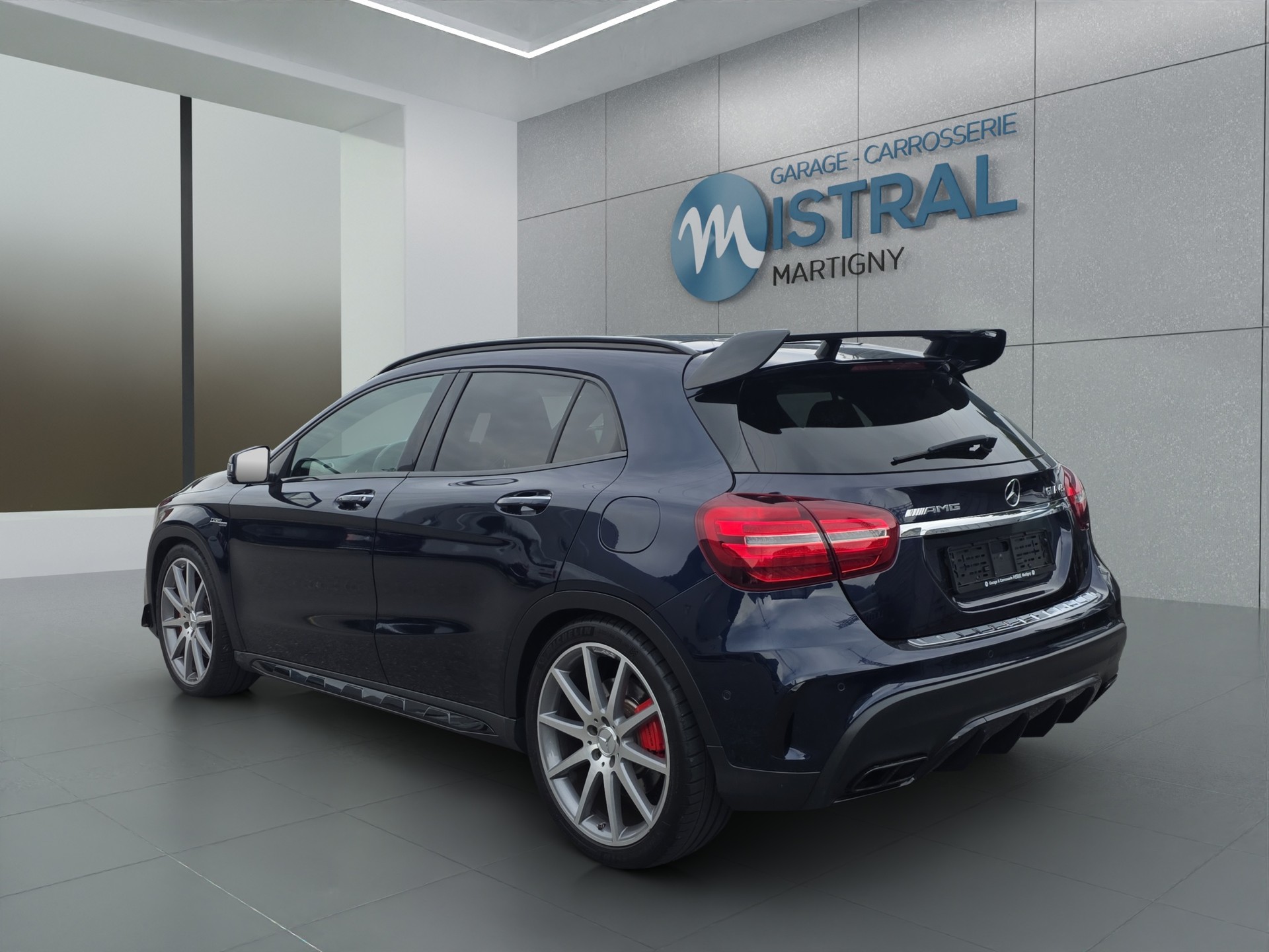 MERCEDES-BENZ GLA 45 AMG 4m-showroom-element-2