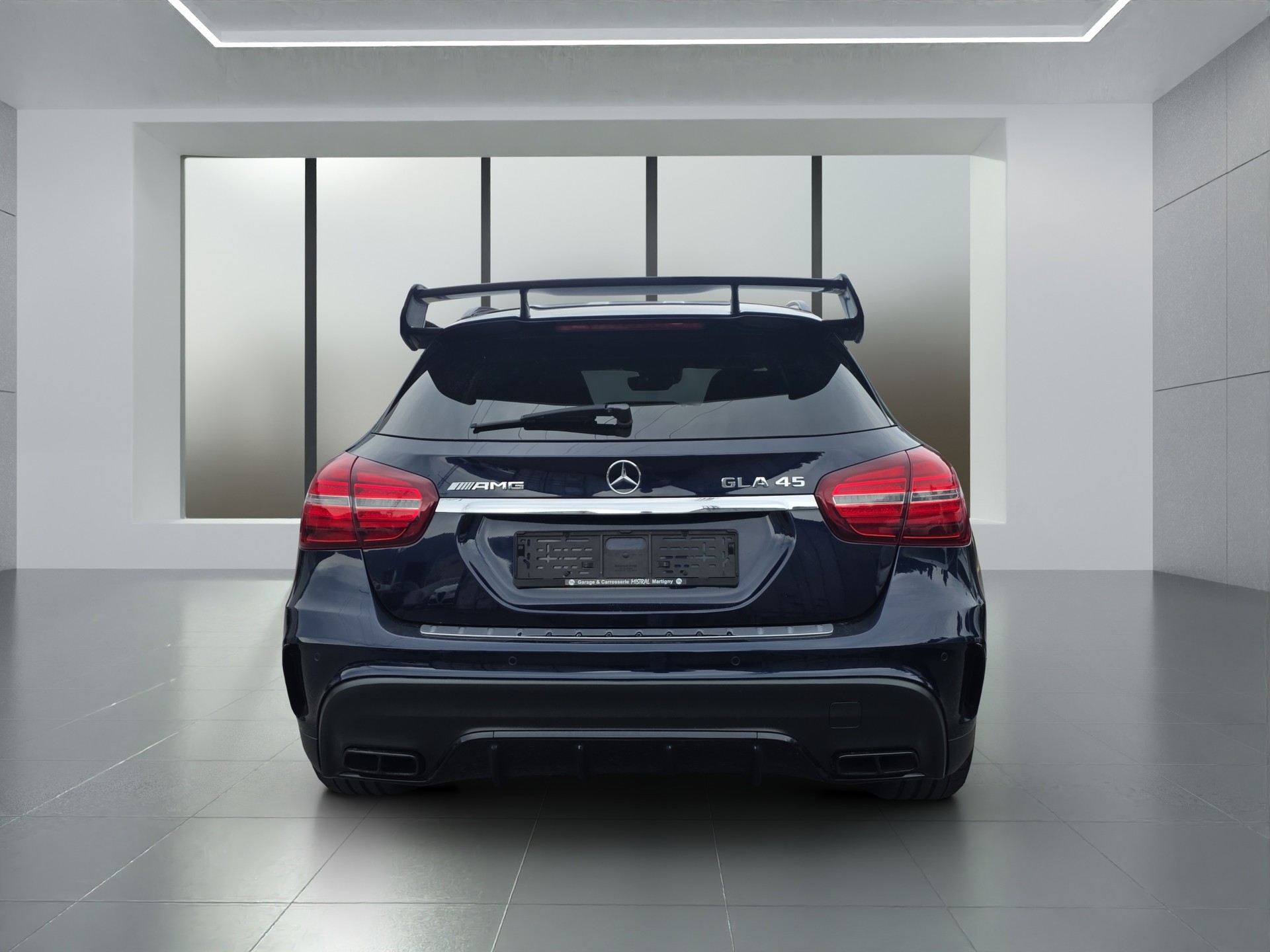 MERCEDES-BENZ GLA 45 AMG 4m-showroom-element-3