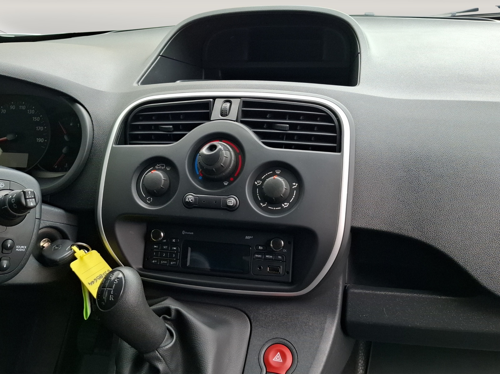 RENAULT Kangoo Medium dCi 90 ENERGY Business // Anhängerkupplung // 3-Plätzer-image-12