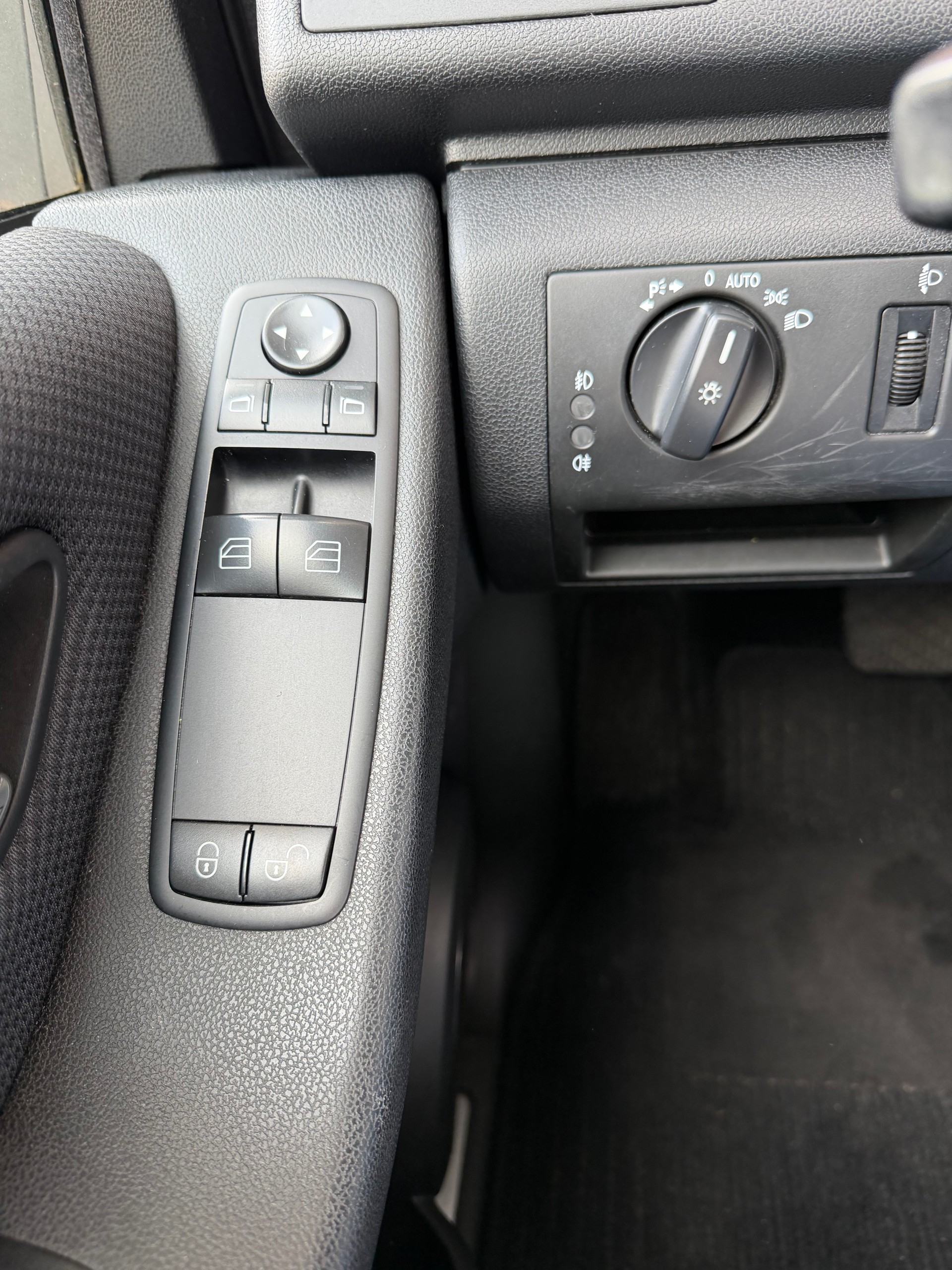 MERCEDES-BENZ A 170 Elégance Edition A-image-10