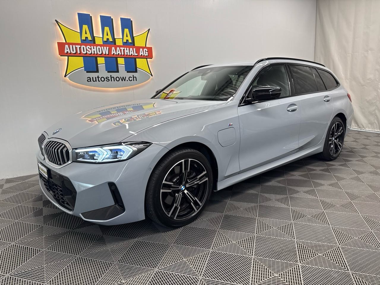 BMW 330e x DriveTouring Steptronic M Sport