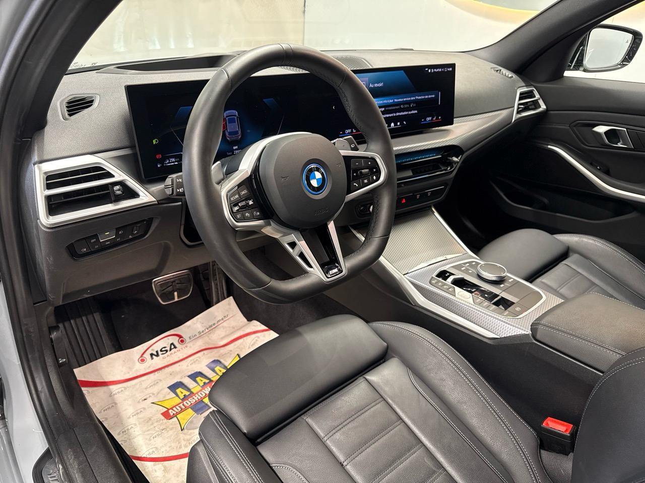 BMW 330e x DriveTouring Steptronic M Sport-showroom-element-2