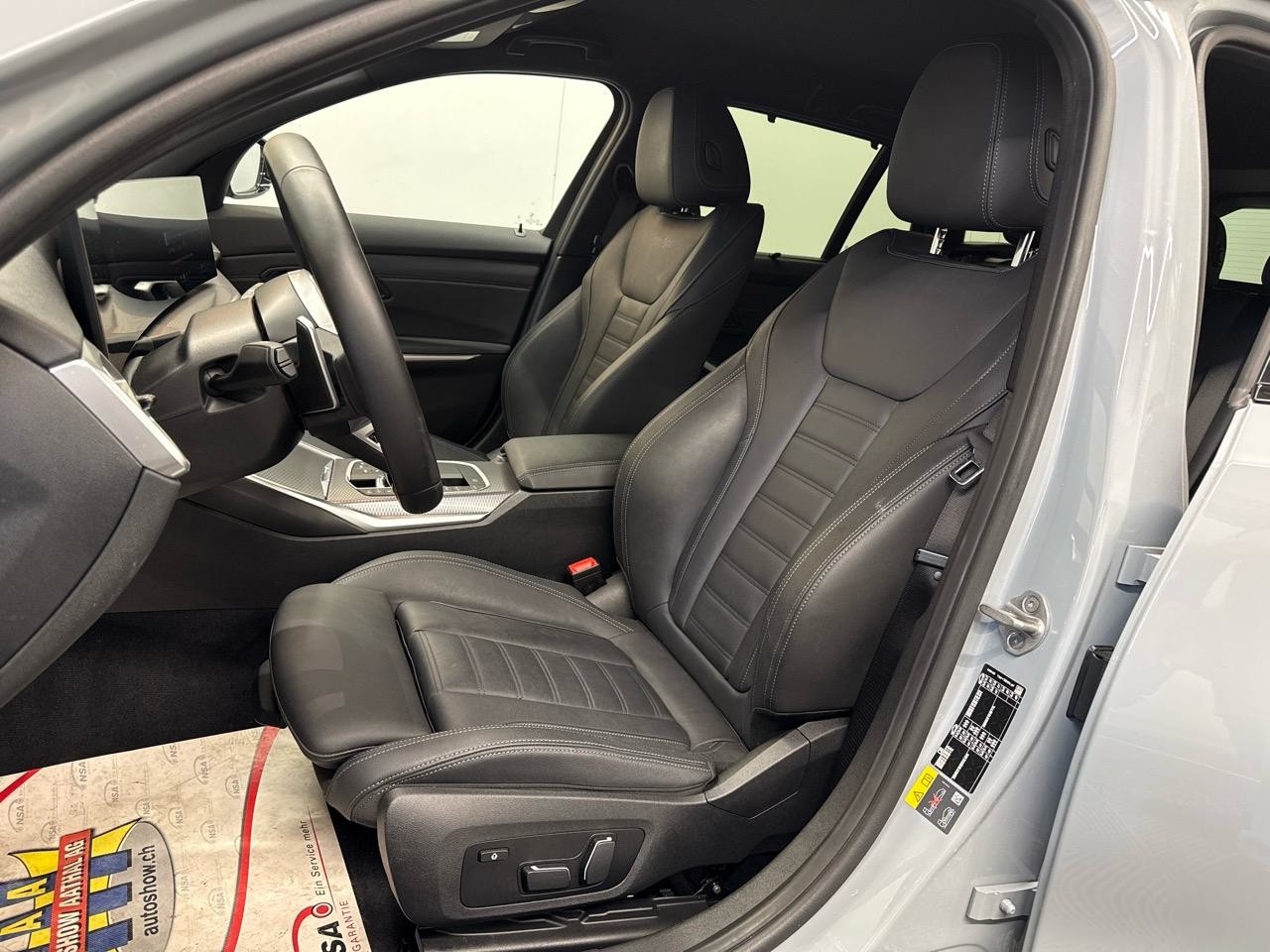 BMW 330e x DriveTouring Steptronic M Sport-showroom-element-3