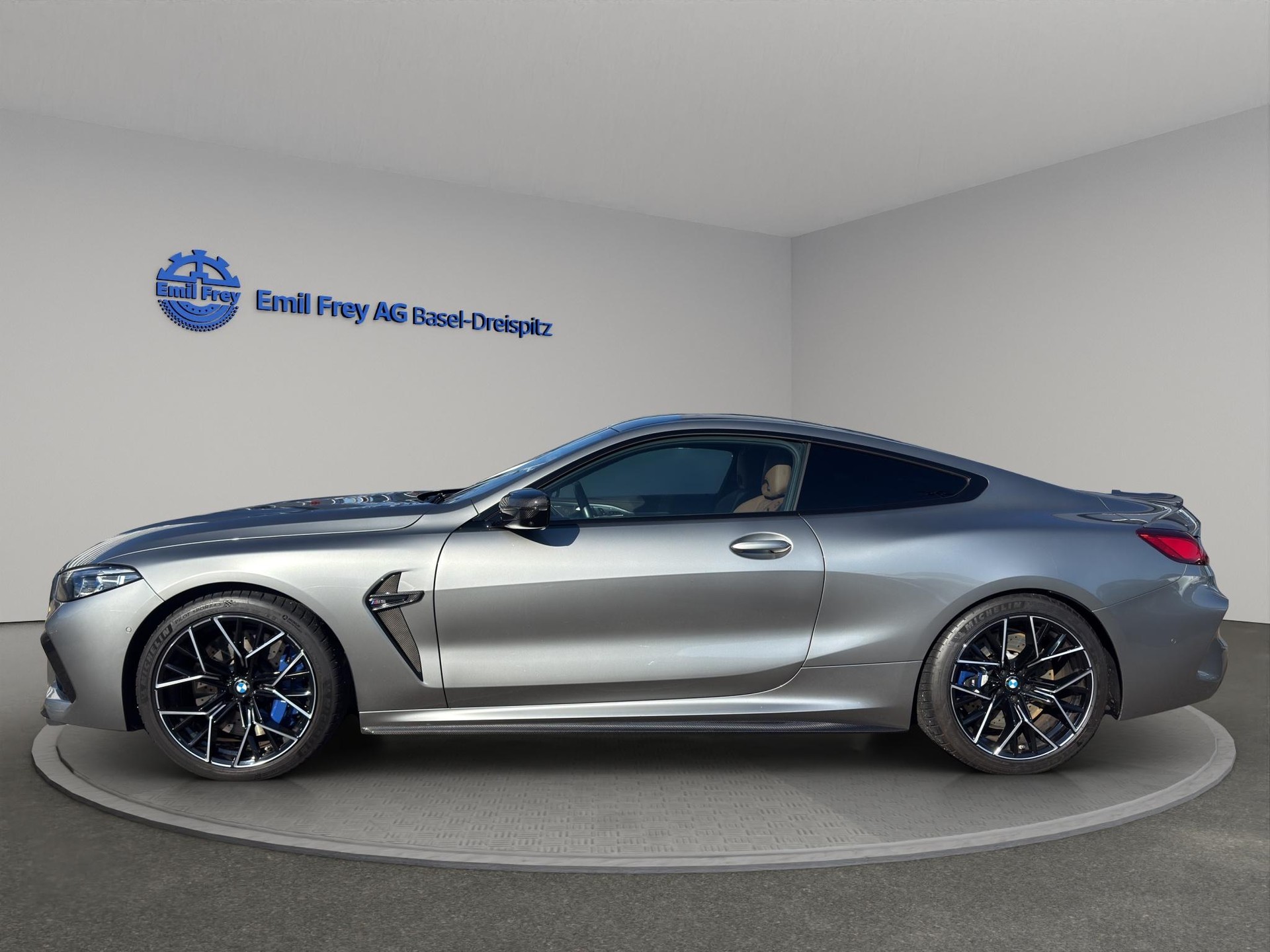 BMW M8 Competition xDrive Coupé-showroom-element-2