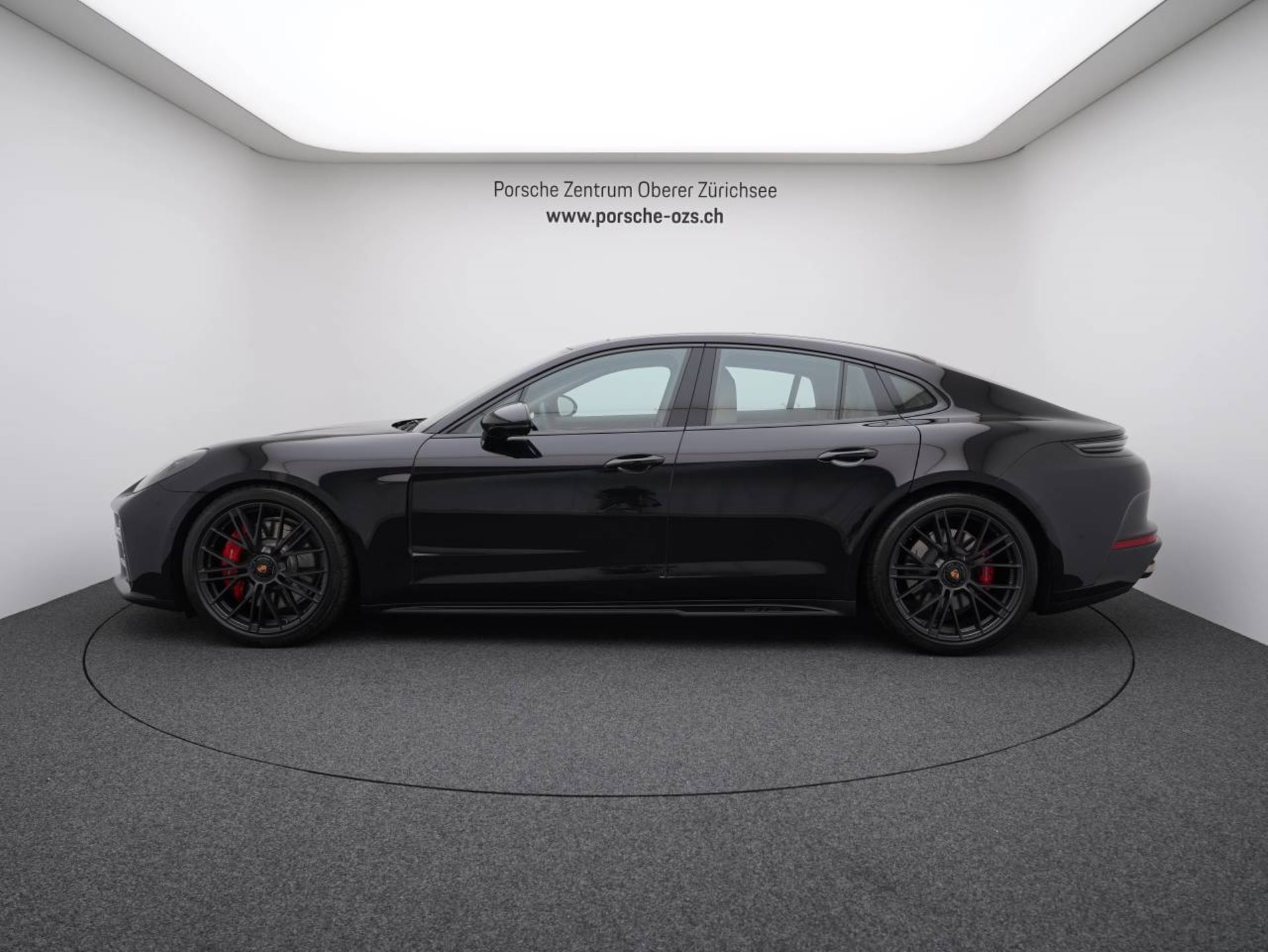 PORSCHE Panamera GTS-showroom-element-1