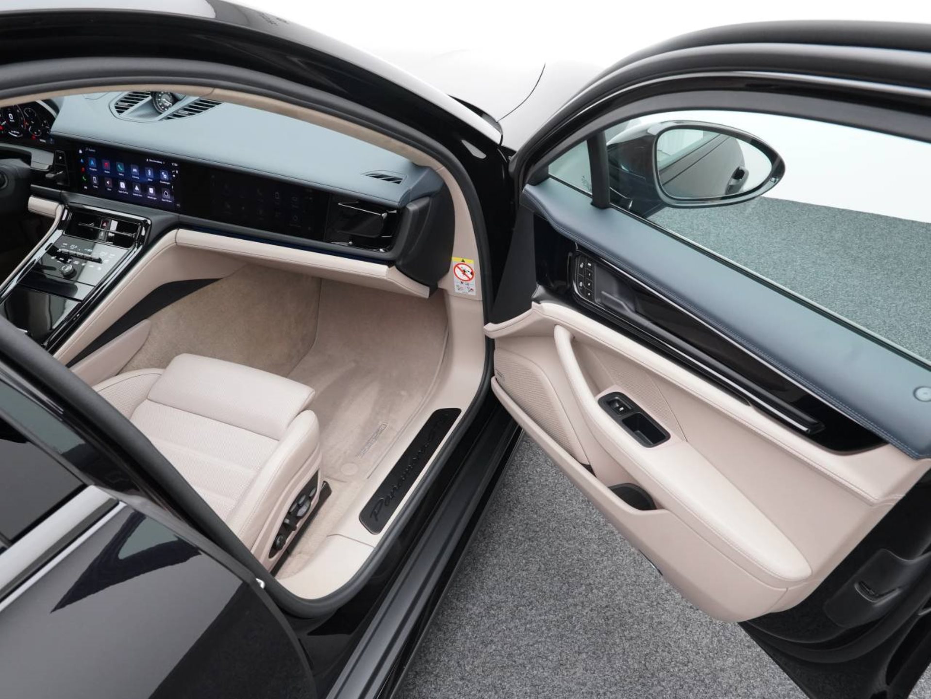 PORSCHE Panamera GTS-image-23