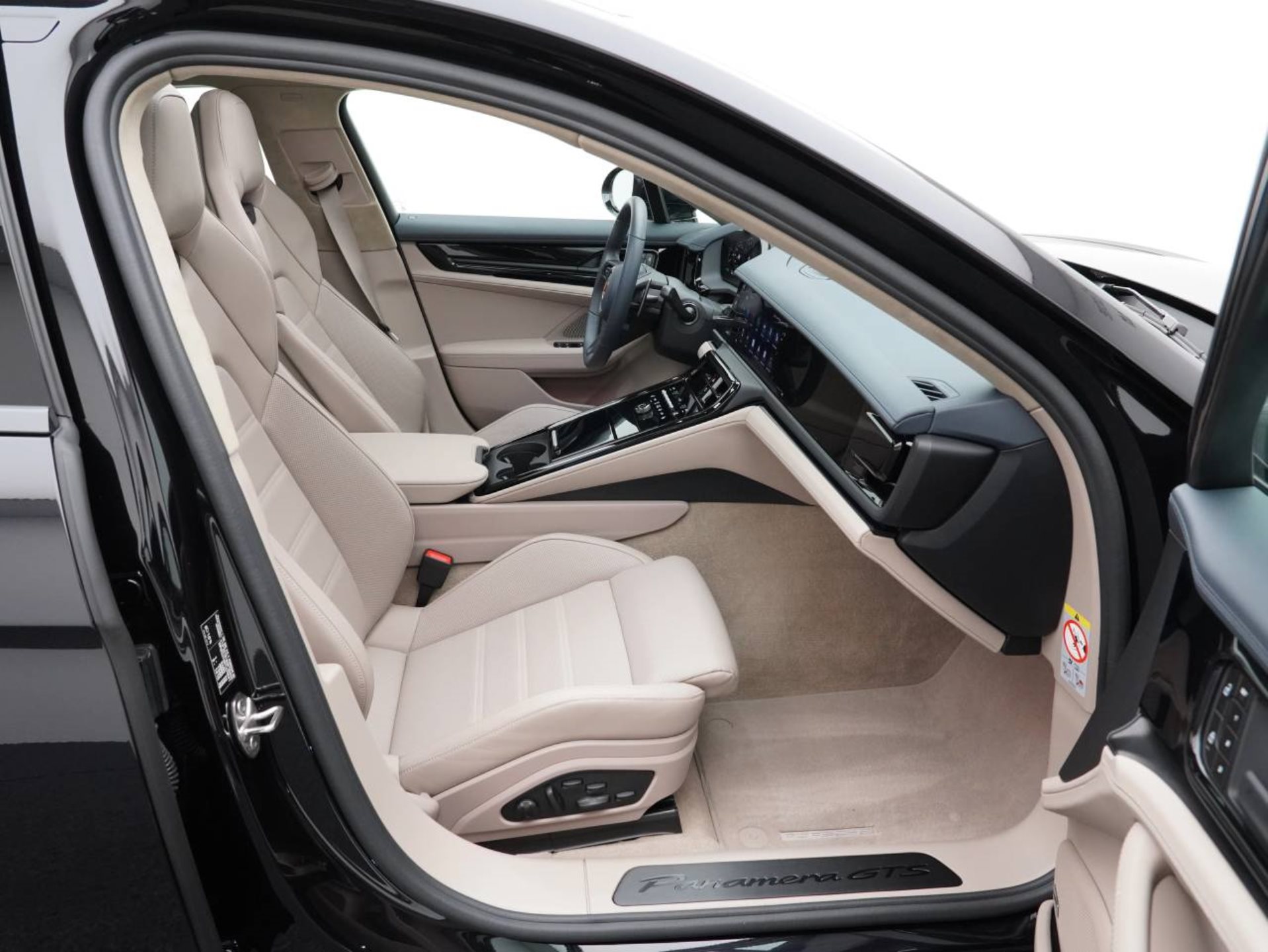 PORSCHE Panamera GTS-image-25
