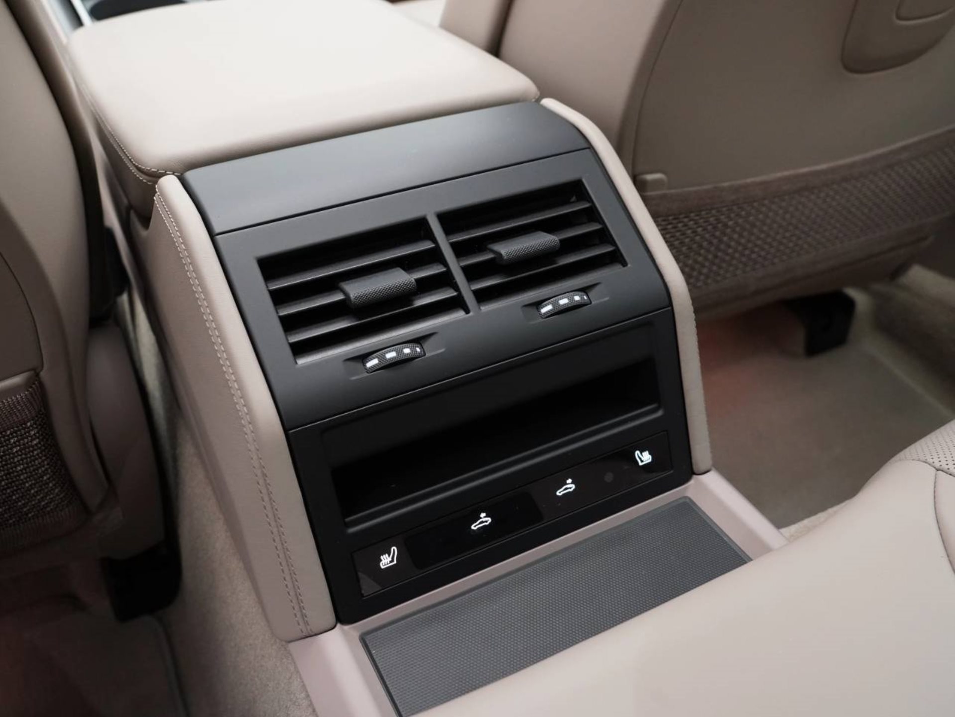 PORSCHE Panamera GTS-image-29