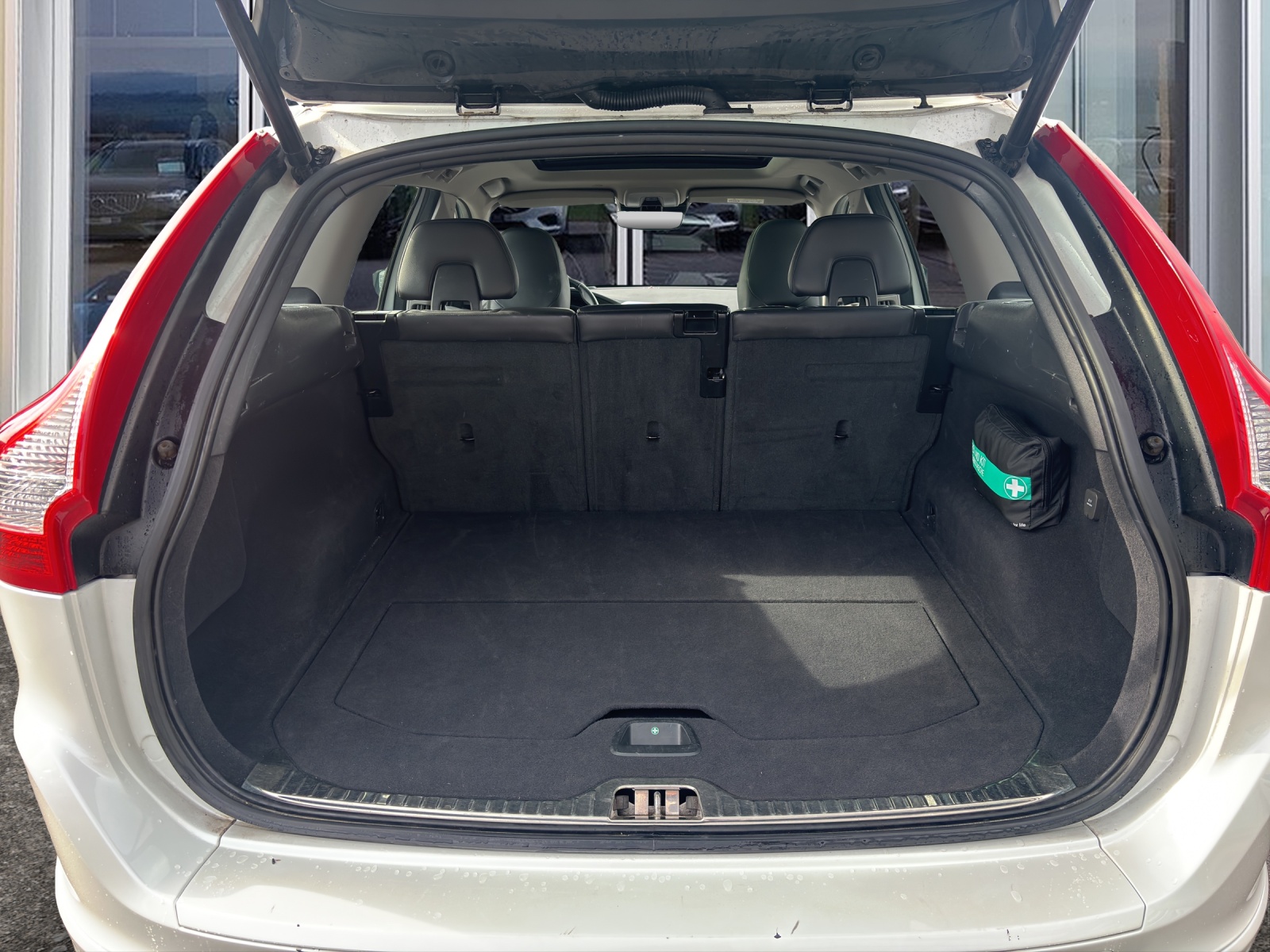 VOLVO XC60 2.4 D4 Summum AWD S/S-image-6