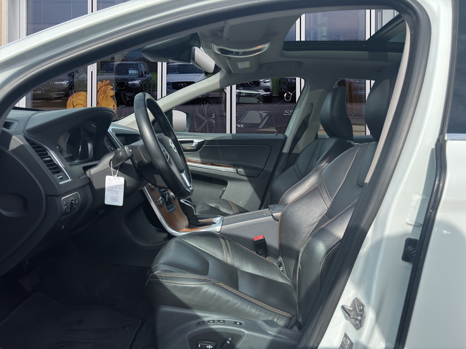 VOLVO XC60 2.4 D4 Summum AWD S/S-image-8