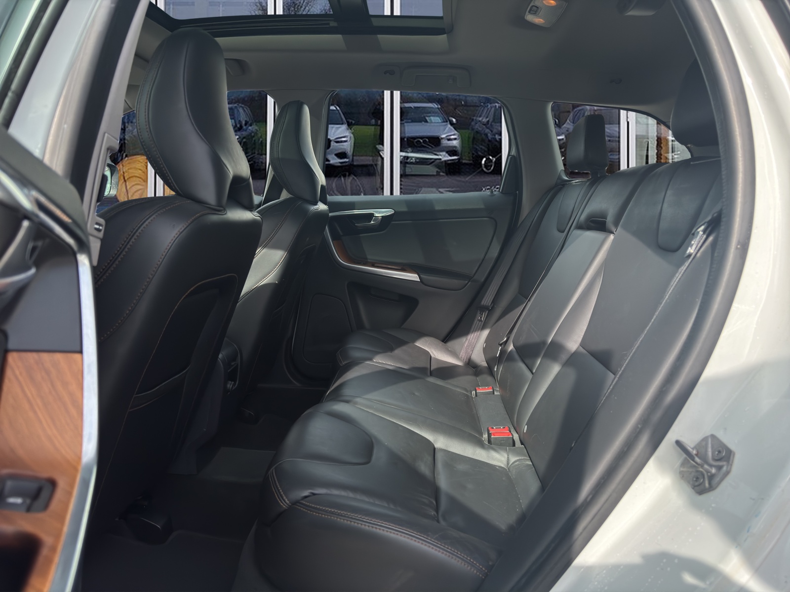 VOLVO XC60 2.4 D4 Summum AWD S/S-image-13