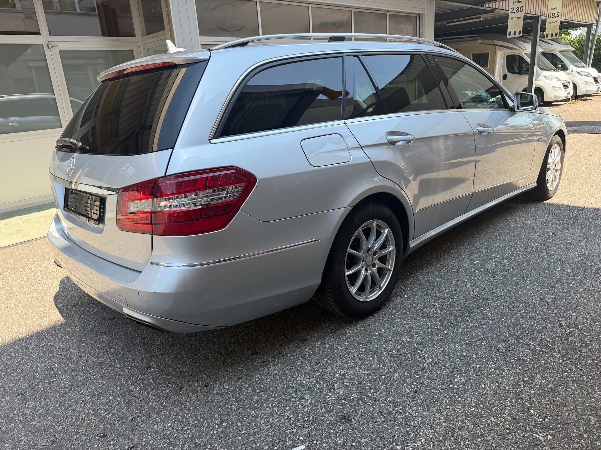 MERCEDES-BENZ E 200 CGI BlueEfficiency-image-3