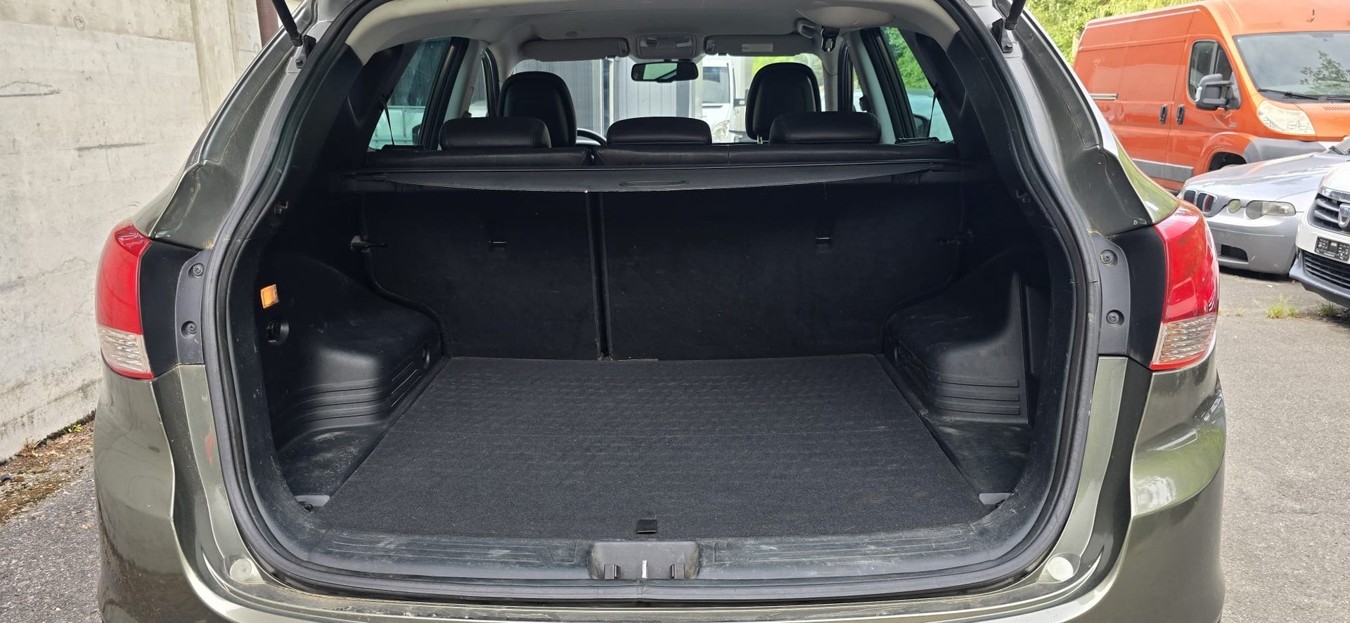 HYUNDAI iX 35 2.0 CRDi Style 4WD Automatic-image-5