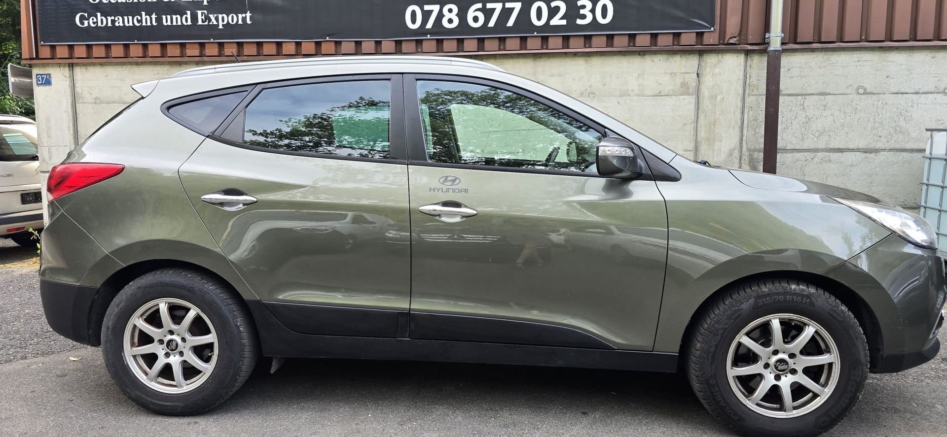HYUNDAI iX 35 2.0 CRDi Style 4WD Automatic-image-3
