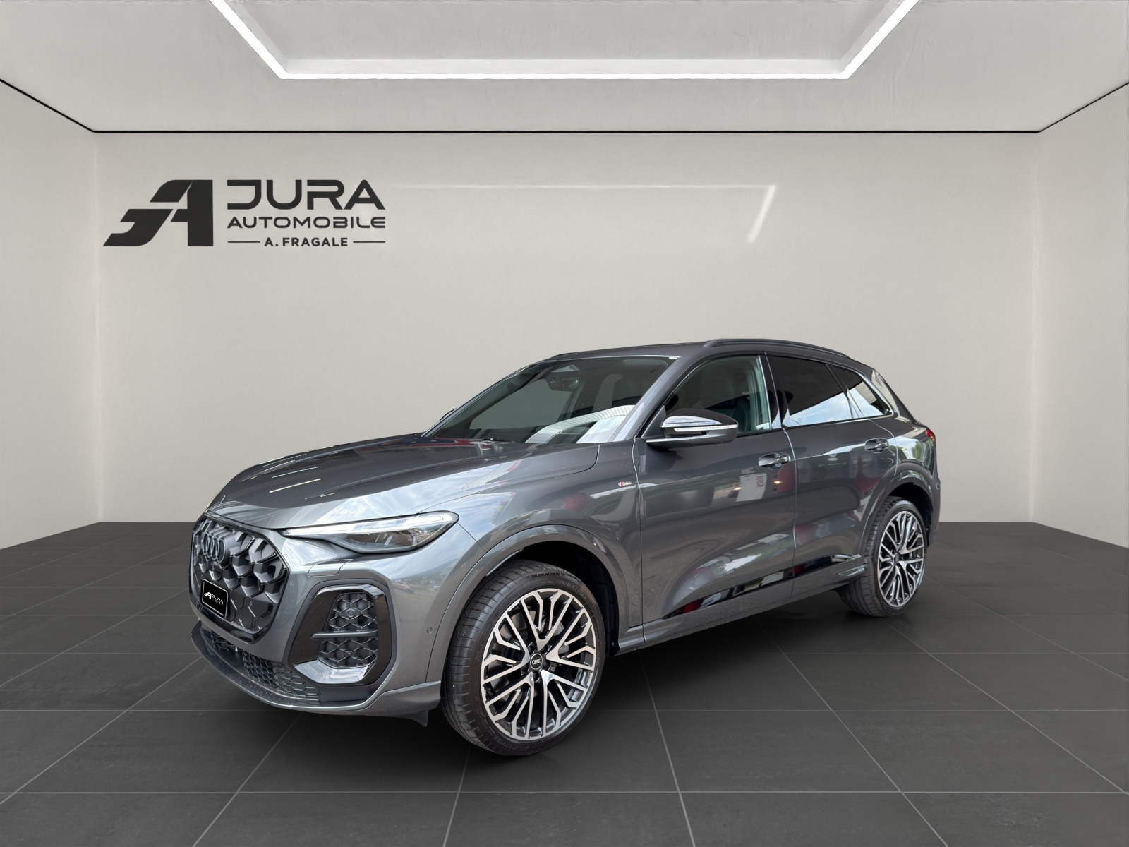 AUDI Q5 SUV 2.0 TDI quattro S Line-image-1