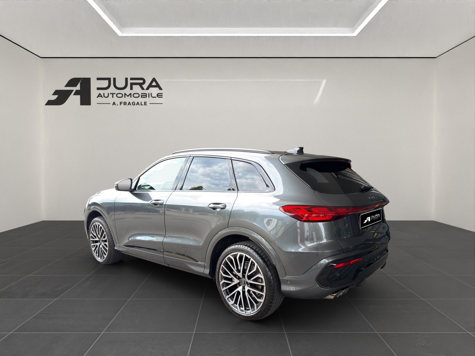 AUDI Q5 SUV 2.0 TDI quattro S Line-image-4