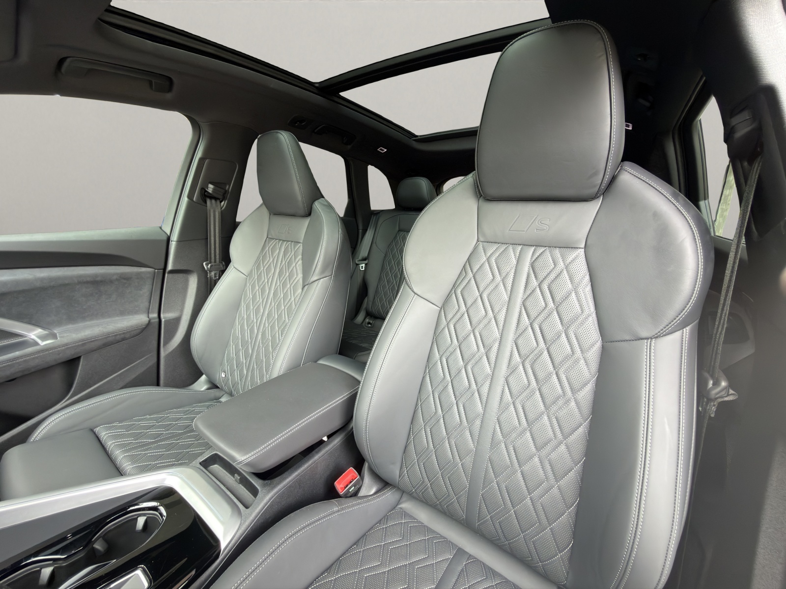 AUDI Q5 SUV 2.0 TDI quattro S Line-image-8