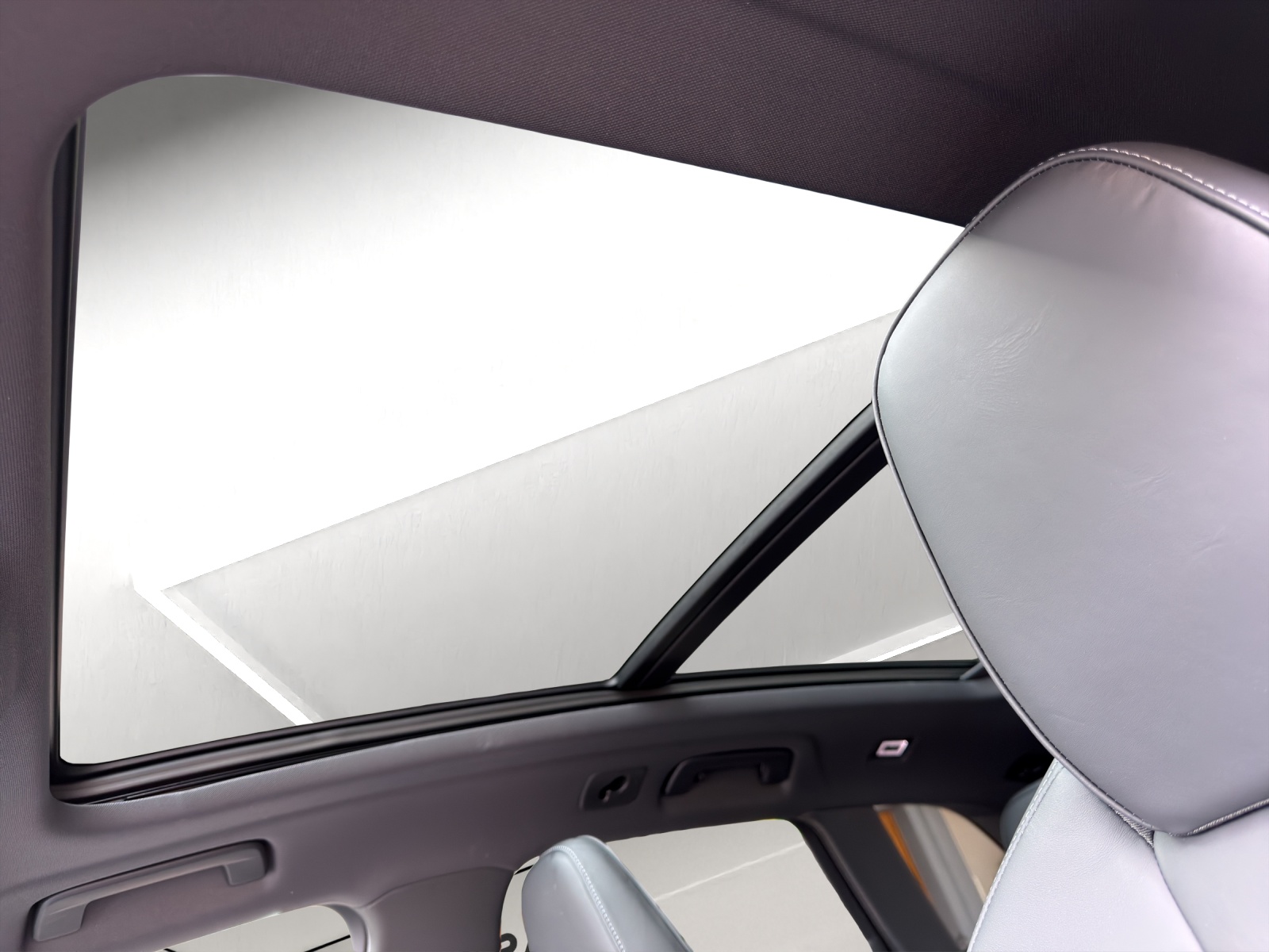 AUDI Q5 SUV 2.0 TDI quattro S Line-image-12