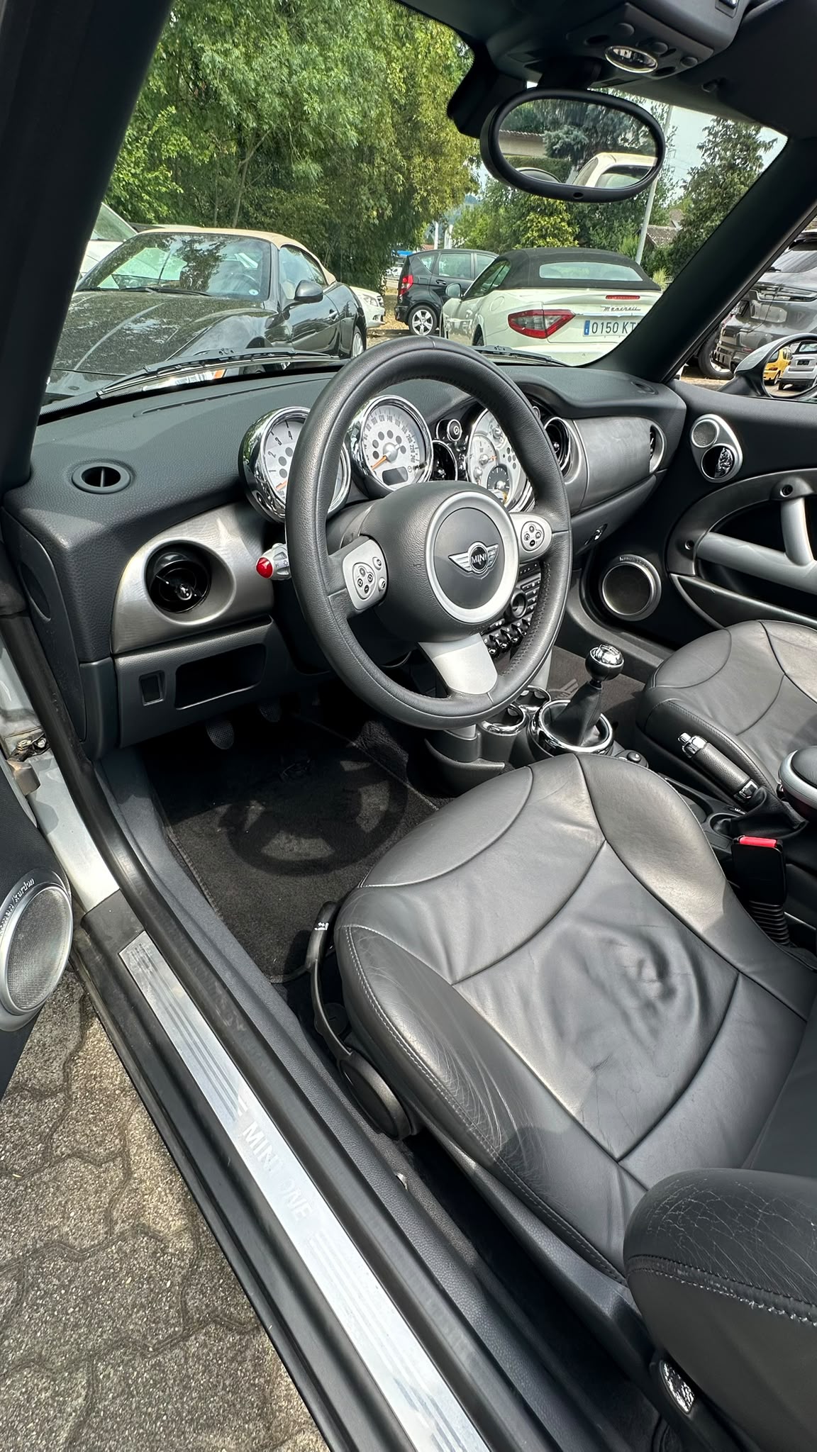 MINI One Cabriolet-image-7