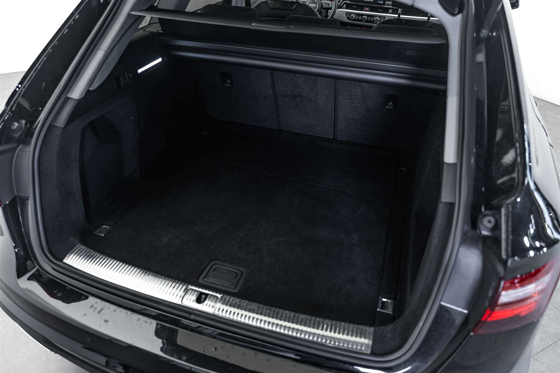 AUDI A4 Avant 35 TFSI S-tronic-image-4
