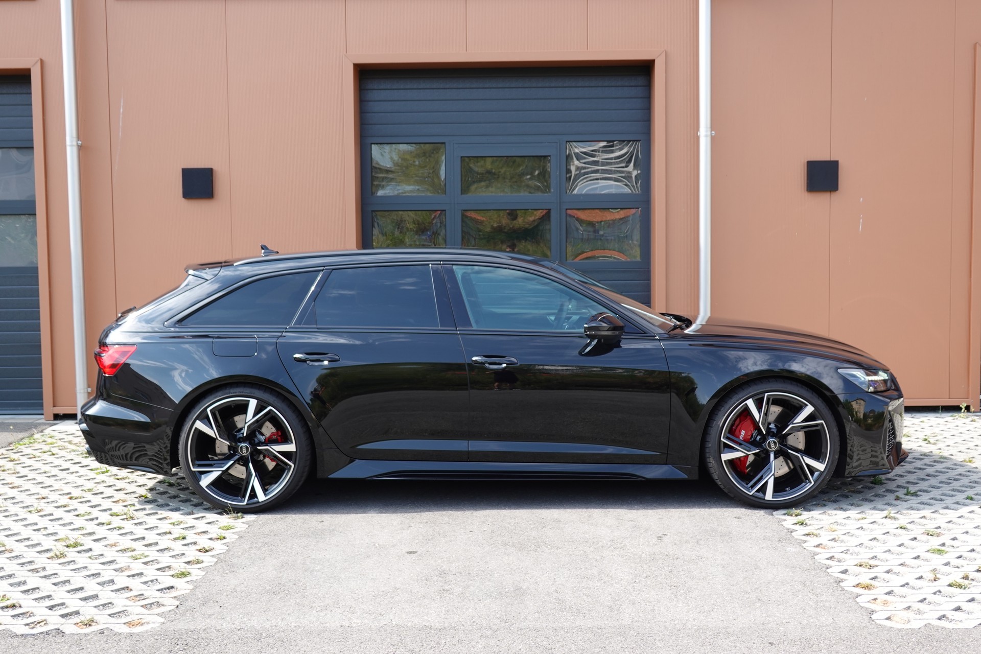AUDI RS6 Avant 4.0 TFSI V8 Performance "* Vehicule CH * Sièges électriques/Chauffants/Ventiles * Son Bang & Olufsen *"-showroom-element-3