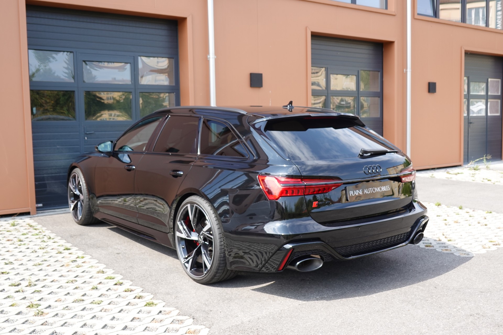 AUDI RS6 Avant 4.0 TFSI V8 Performance "* Vehicule CH * Sièges électriques/Chauffants/Ventiles * Son Bang & Olufsen *"-image-9