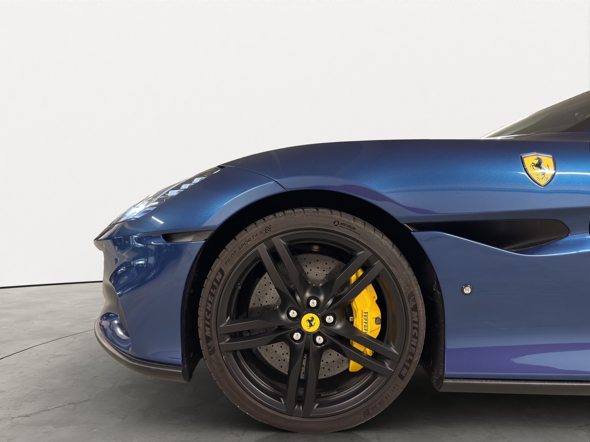 FERRARI Portofino M-image-15