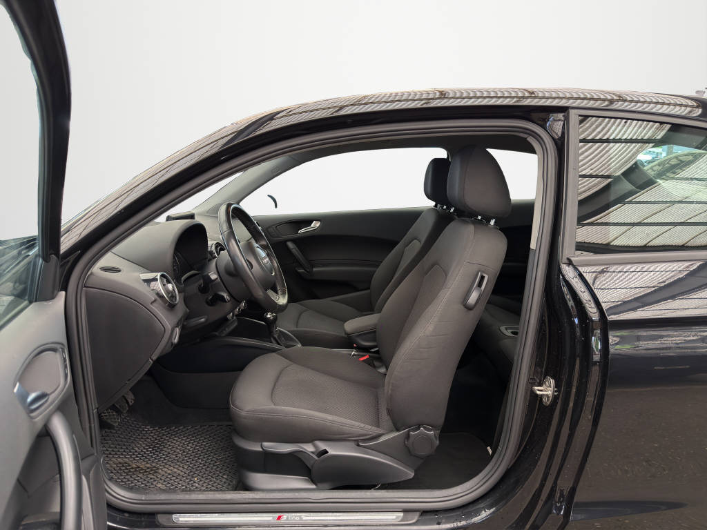 AUDI A1 1.2 TFSI Attraction-image-8