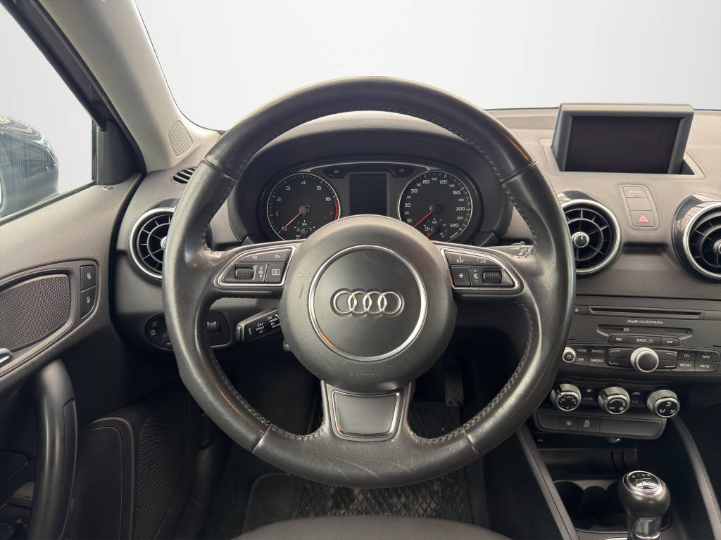AUDI A1 1.2 TFSI Attraction-image-9