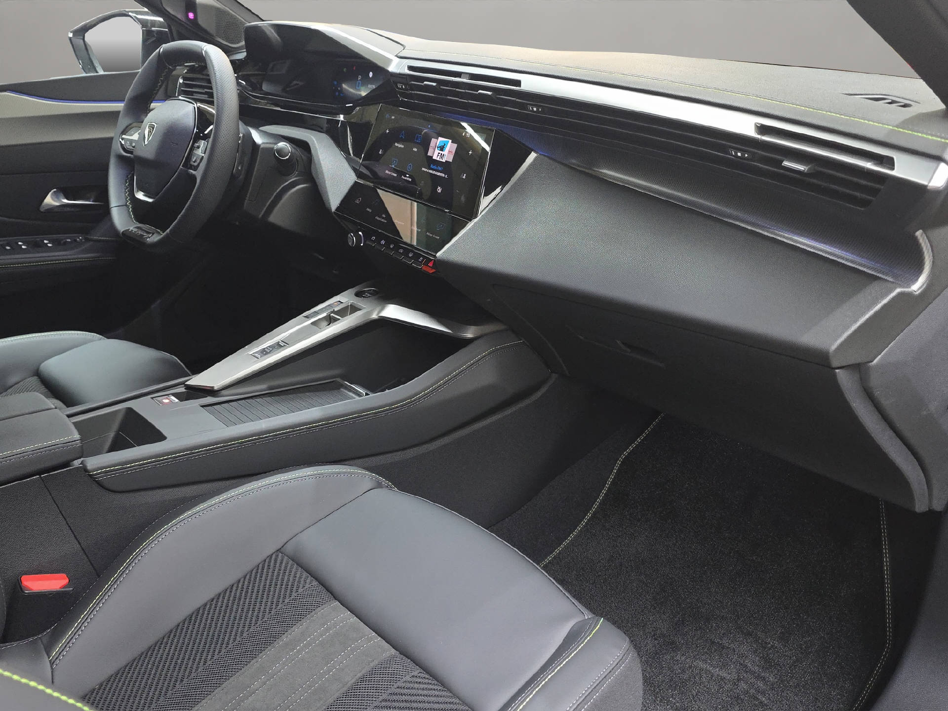 PEUGEOT 308 SW 1.6 PHEV 195 GT-image-10