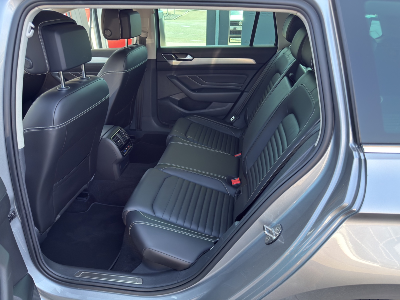 VW Passat 2.0 TDI BMT Elegance 4Motion DSG-image-7