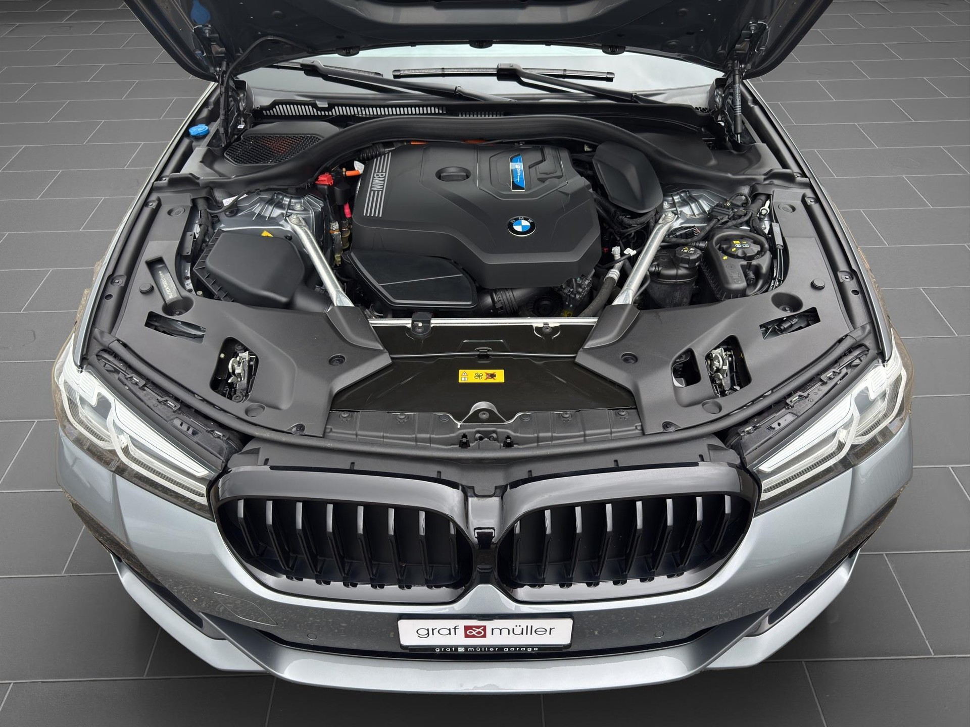 BMW 530e xDrive M-Sport Steptronic-image-21