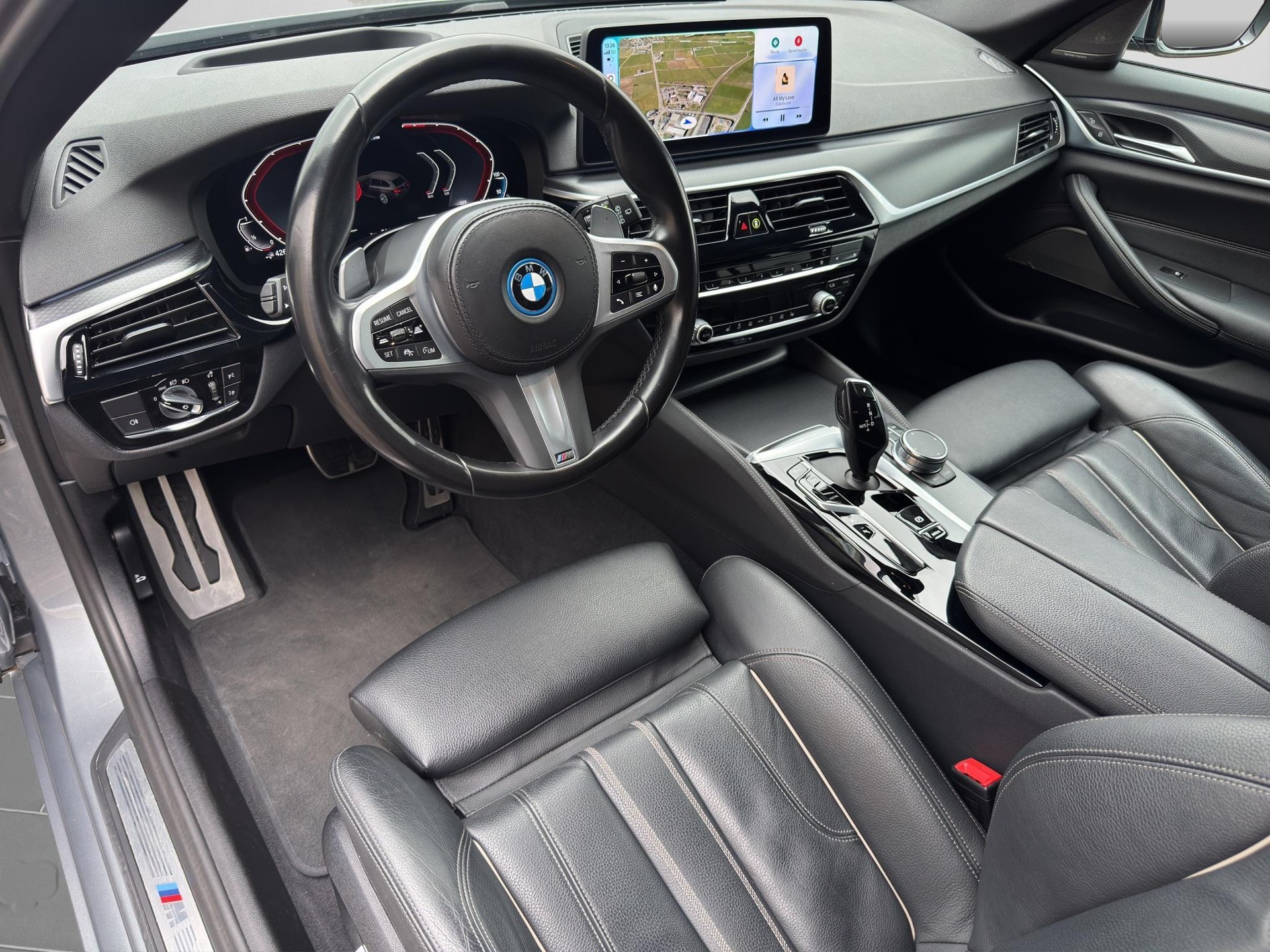 BMW 530e xDrive M-Sport Steptronic-image-8