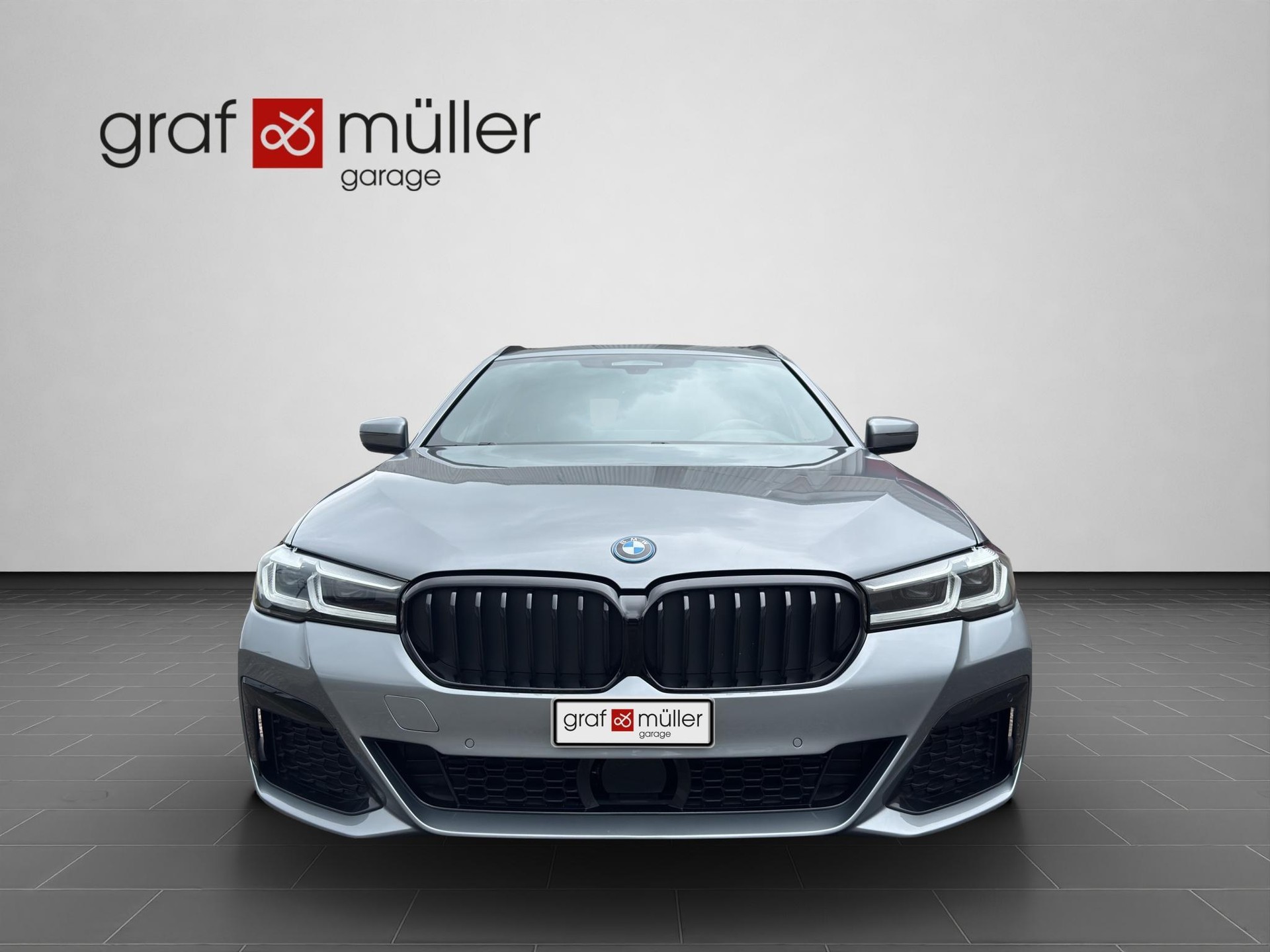 BMW 530e xDrive M-Sport Steptronic-showroom-element-2