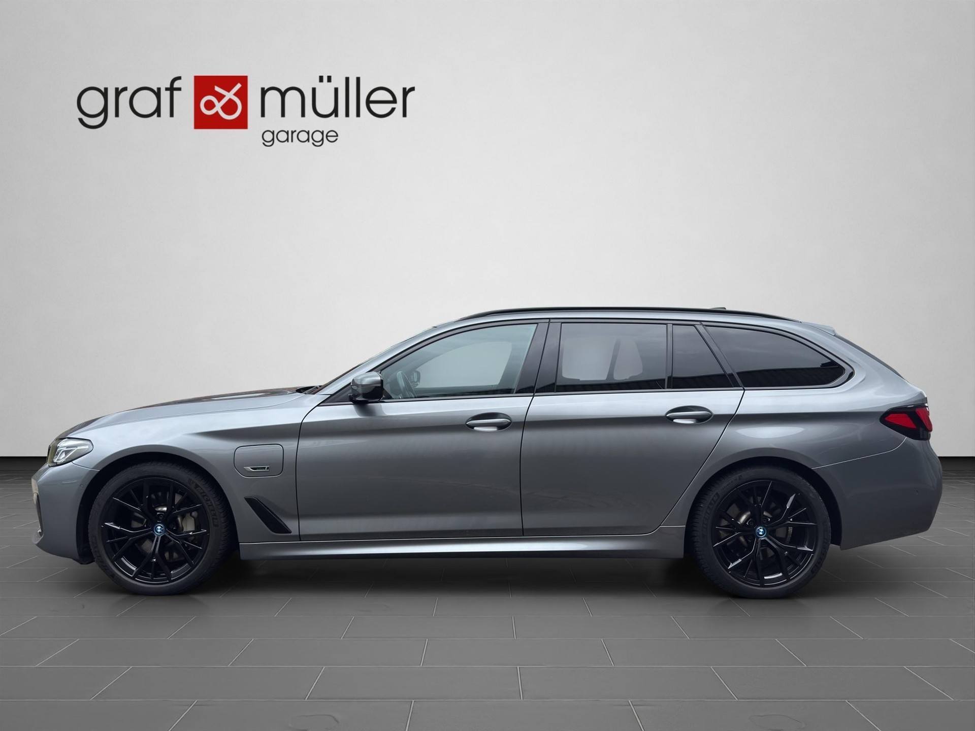 BMW 530e xDrive M-Sport Steptronic-showroom-element-1