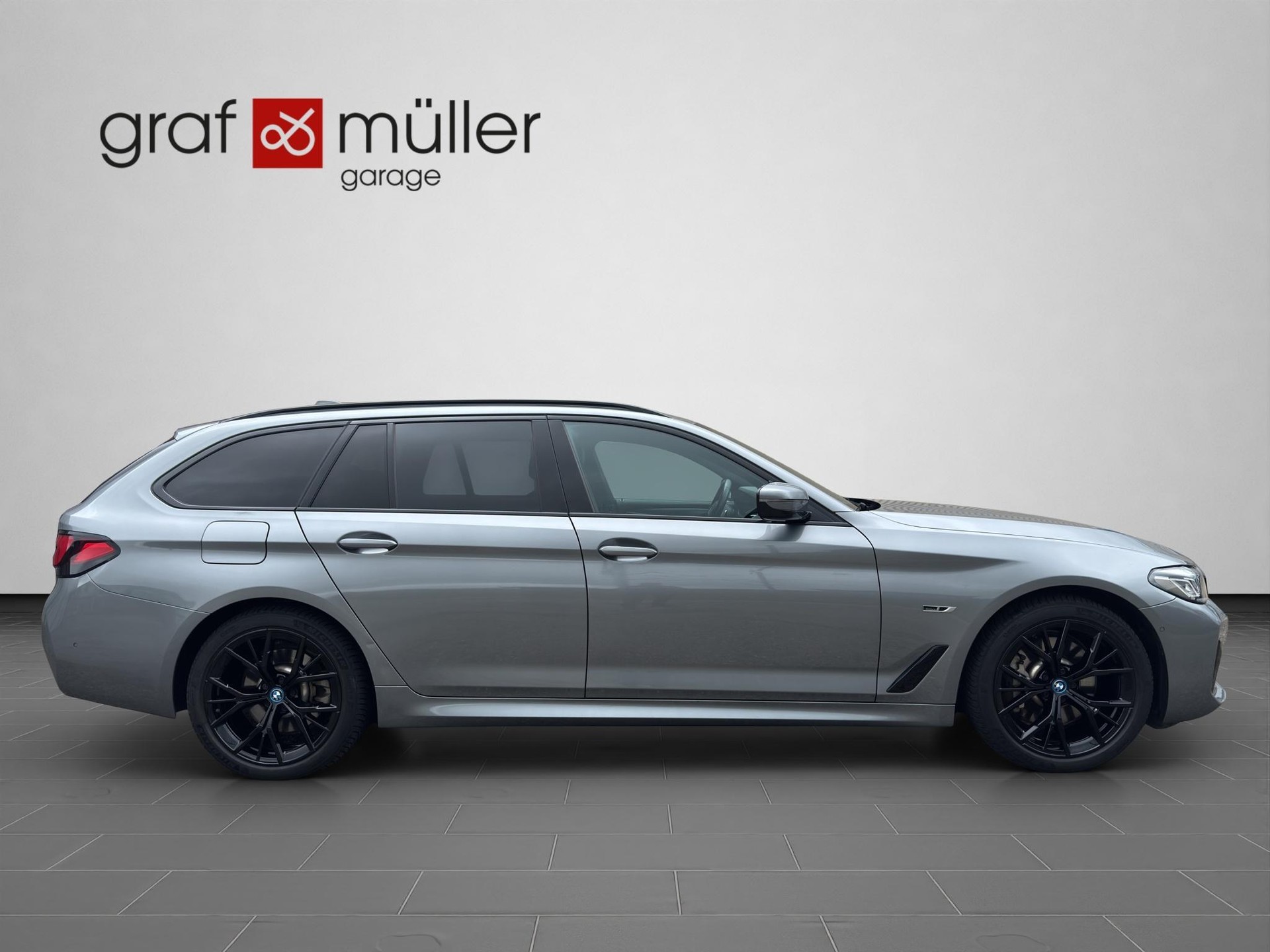 BMW 530e xDrive M-Sport Steptronic-image-18
