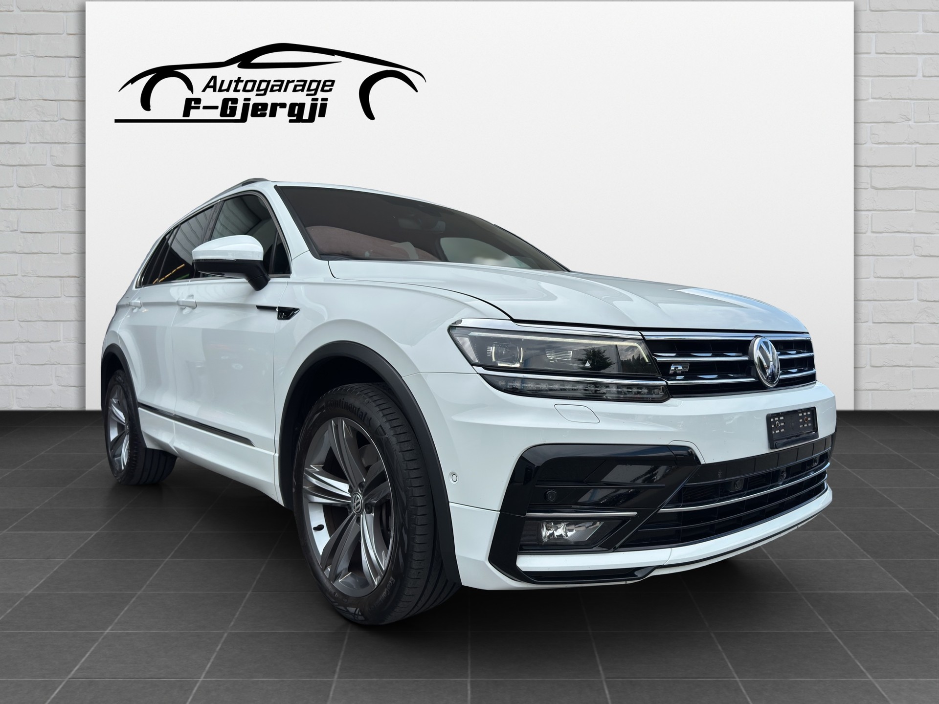 VW Tiguan 2.0TSI Highline R-LINE 4Motion DSG-showroom-element-1
