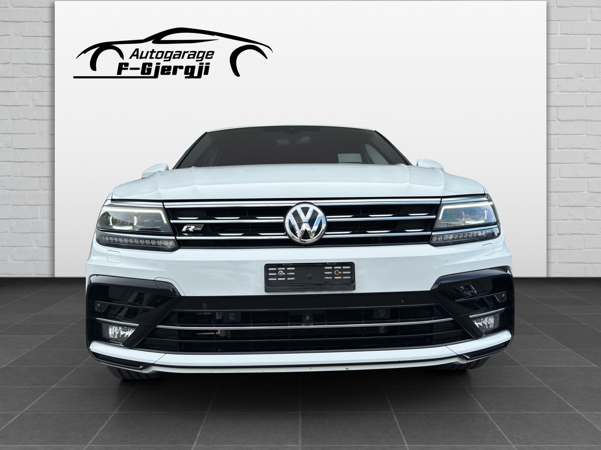 VW Tiguan 2.0TSI Highline R-LINE 4Motion DSG-showroom-element-2