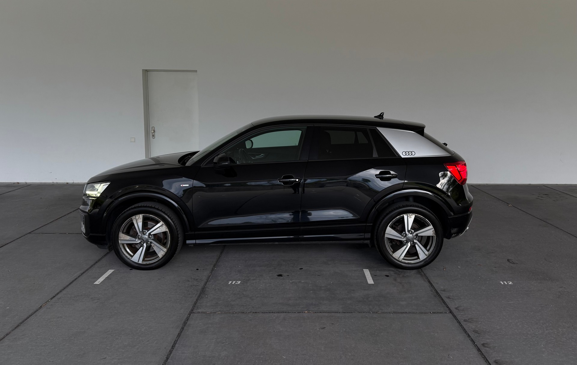 AUDI Q2 2.0 TDI quattro S-tronic S-Line-showroom-element-1