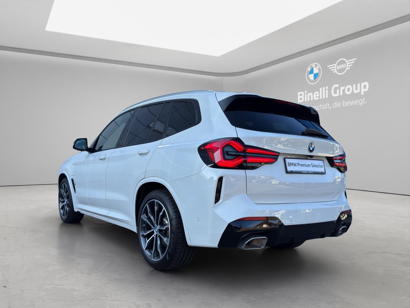 BMW X3 30e xDrive-showroom-element-2
